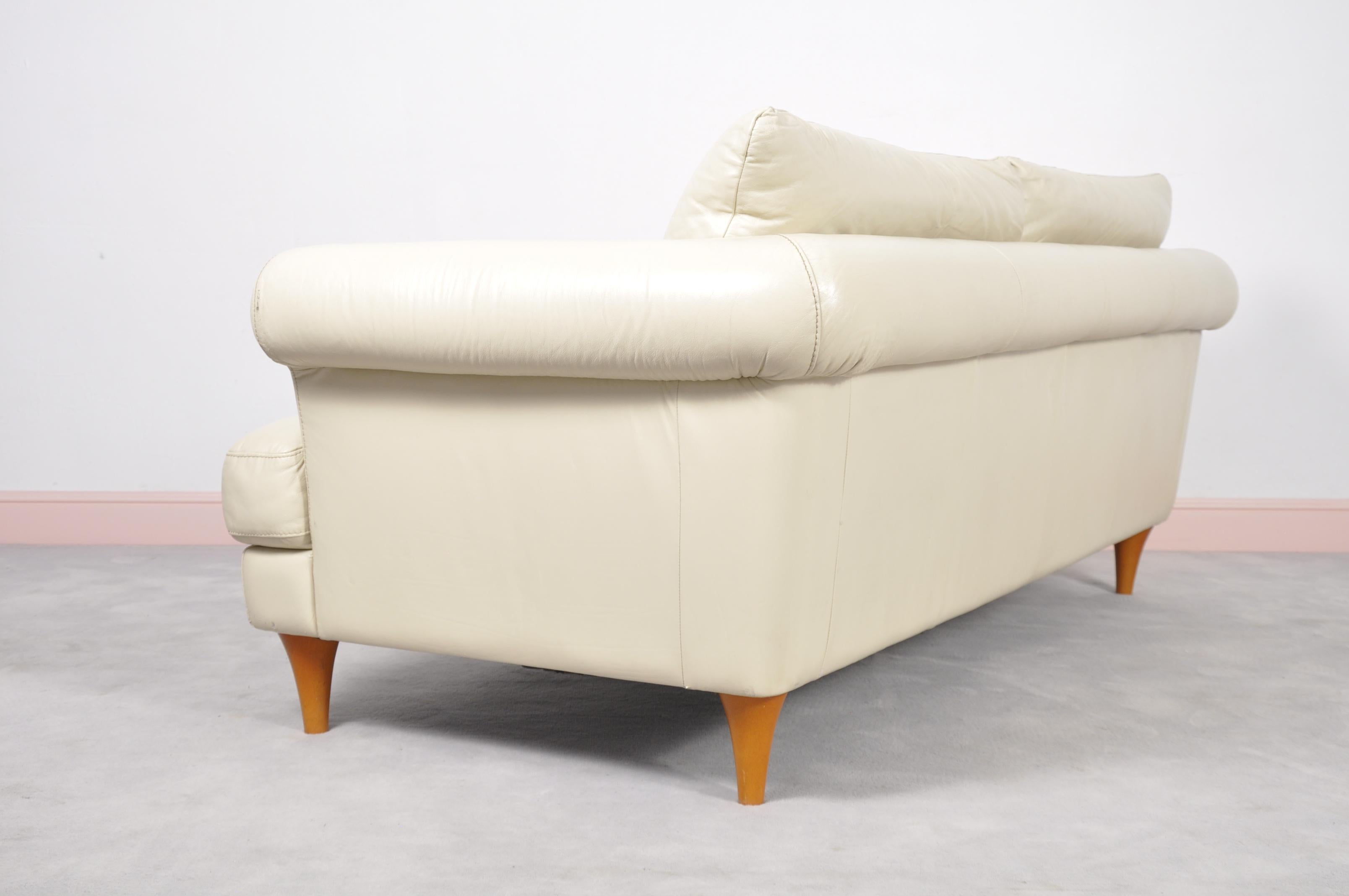 Beige Mid-Century Modern Italian Leather Sofa, 1970s In Good Condition In Bucharest, RO