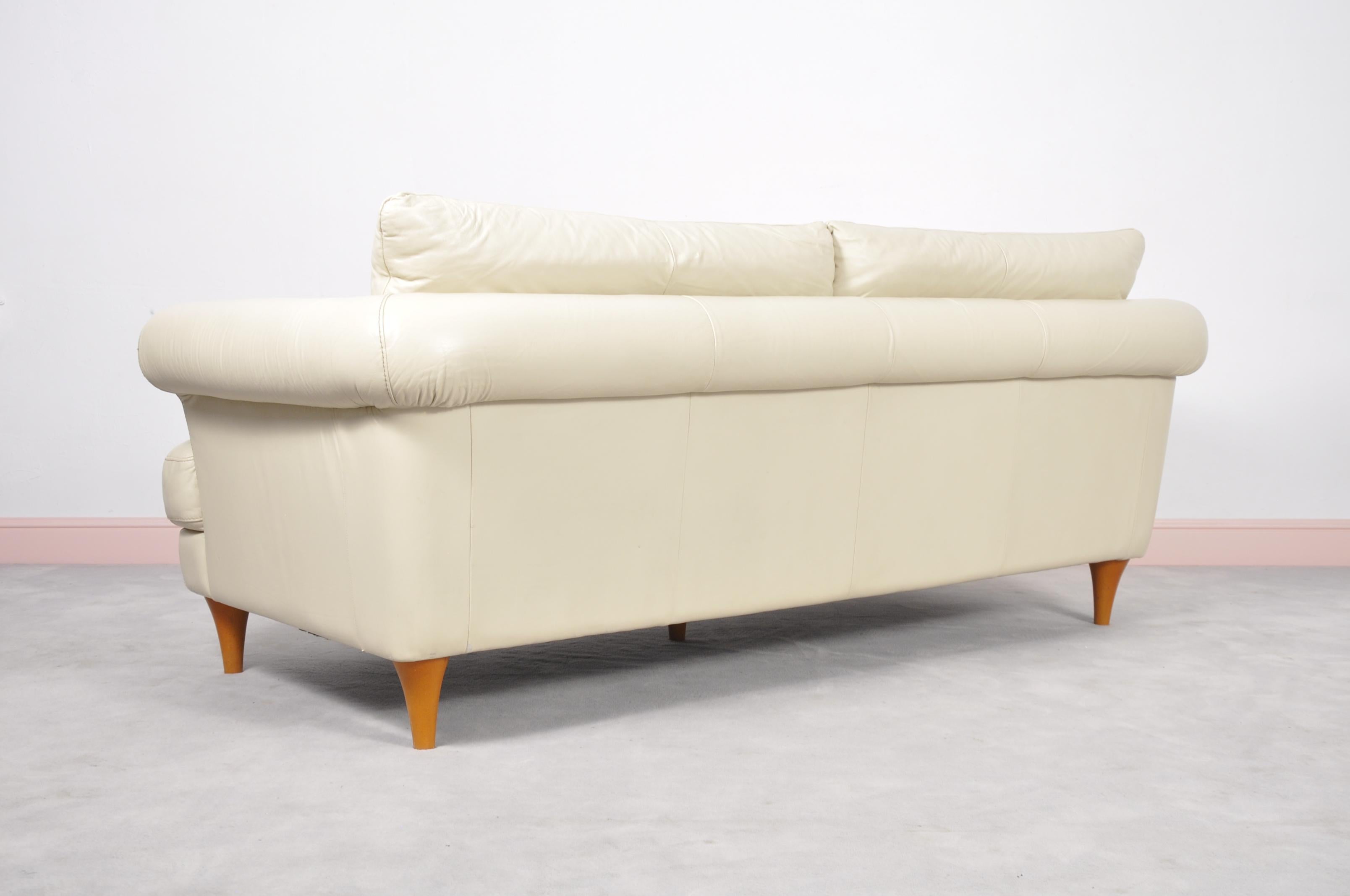Late 20th Century Beige Mid-Century Modern Italian Leather Sofa, 1970s