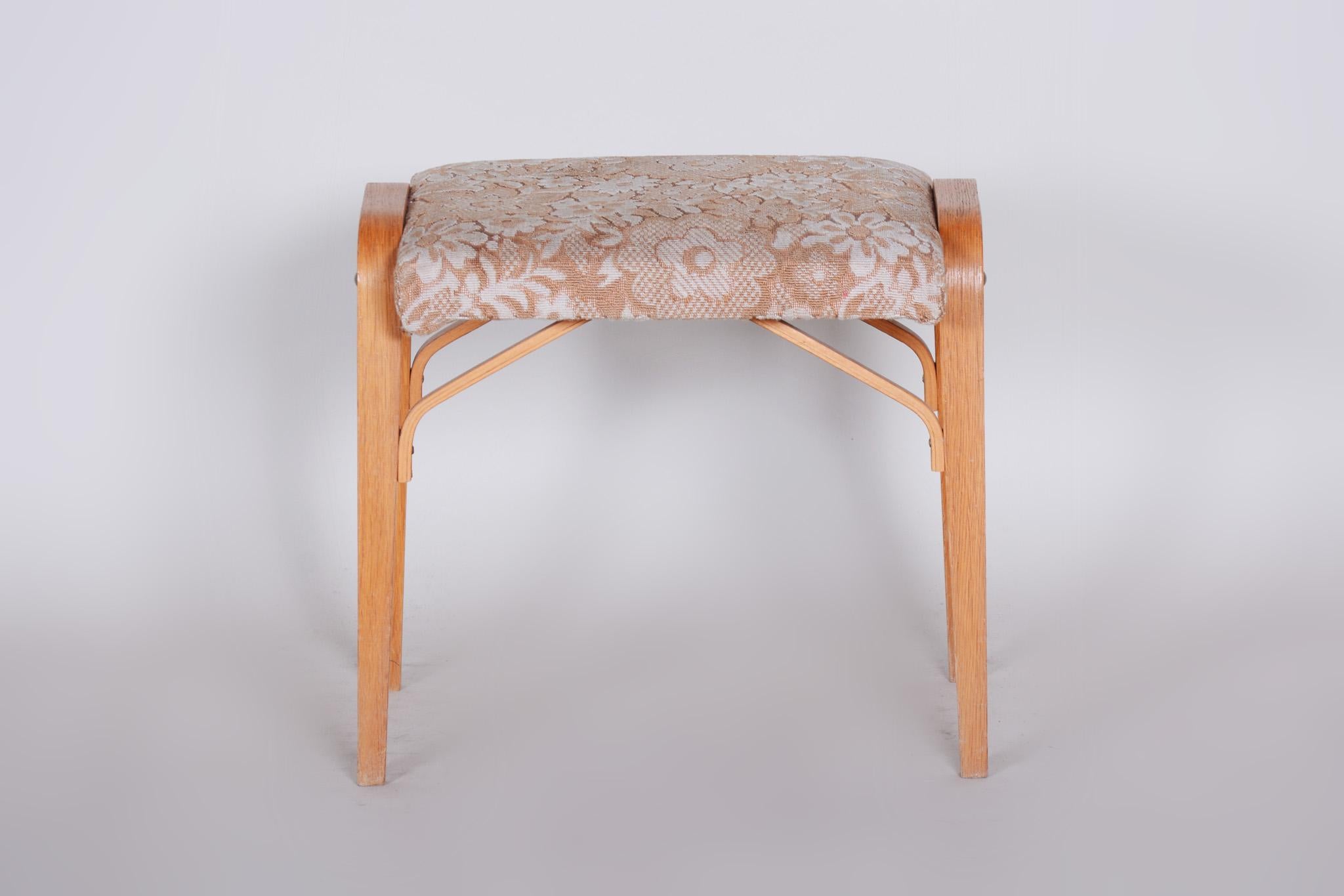 Midcentury beige stool, 
Original preserved condition.

Period: 1960-1969
Material: Oak
Source: Czechia (Czechoslovakia).