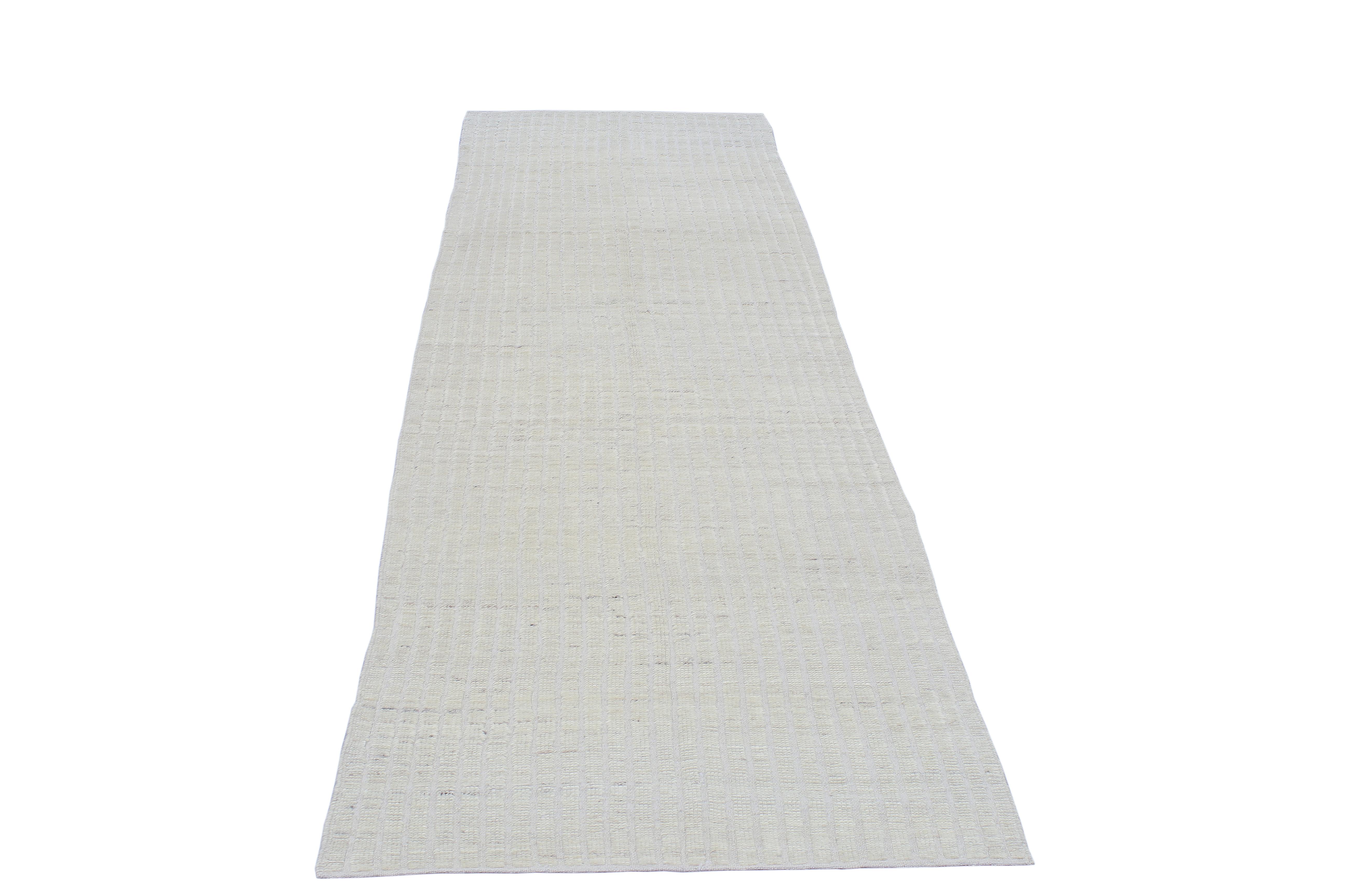 Beige Minimalist Textured Handmade Runner In New Condition For Sale In New York, NY