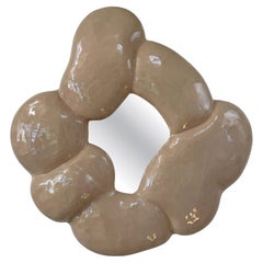 Specchio beige di Alexey Krupinin, 2025