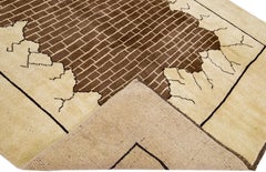 Moderner handgefertigter, entworfener Wollteppich in Beige von Apadana im Art-Déco-Stil