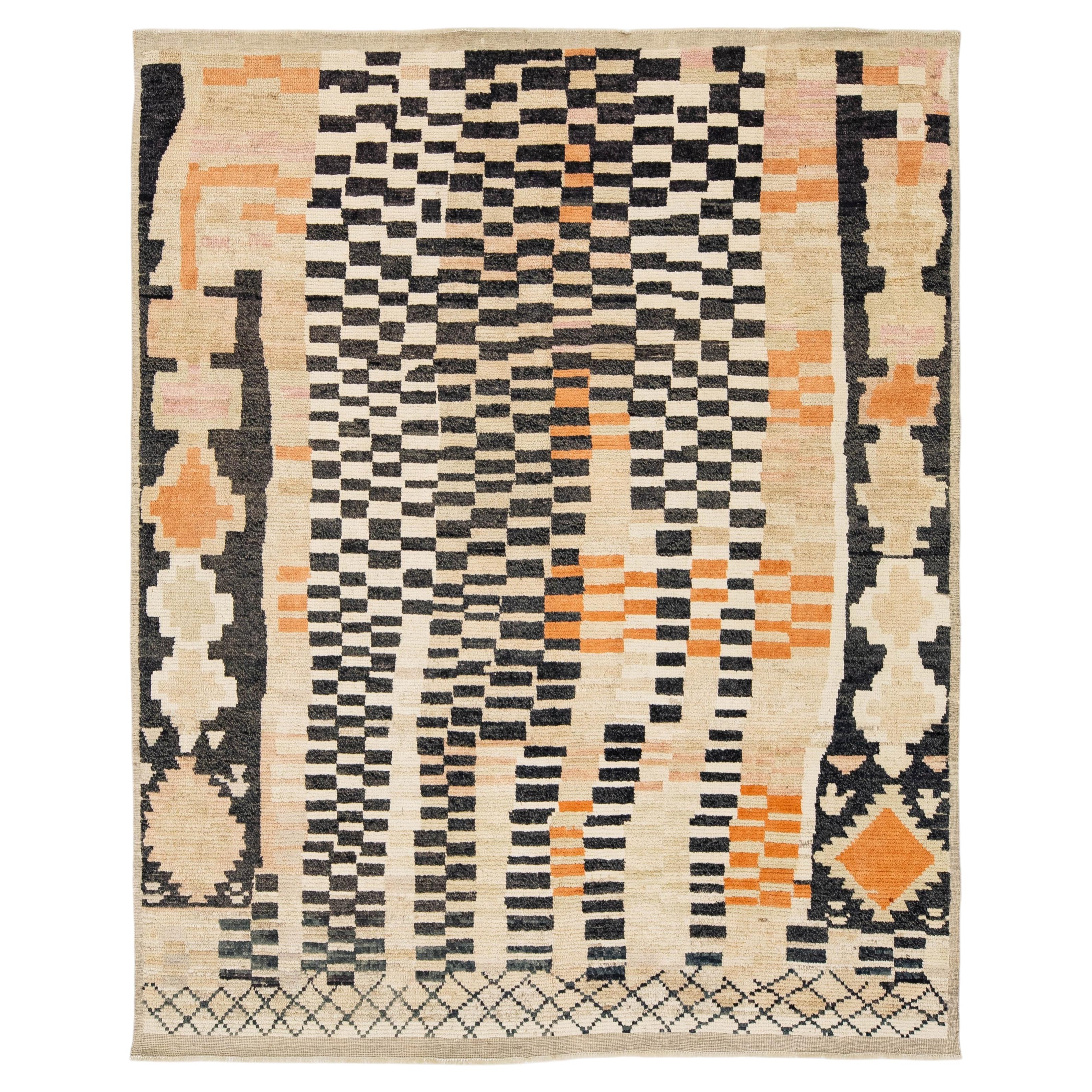 Beige Modern Checkered Moroccan Wool Rug – HandKnotted Geometric Berber Style For Sale