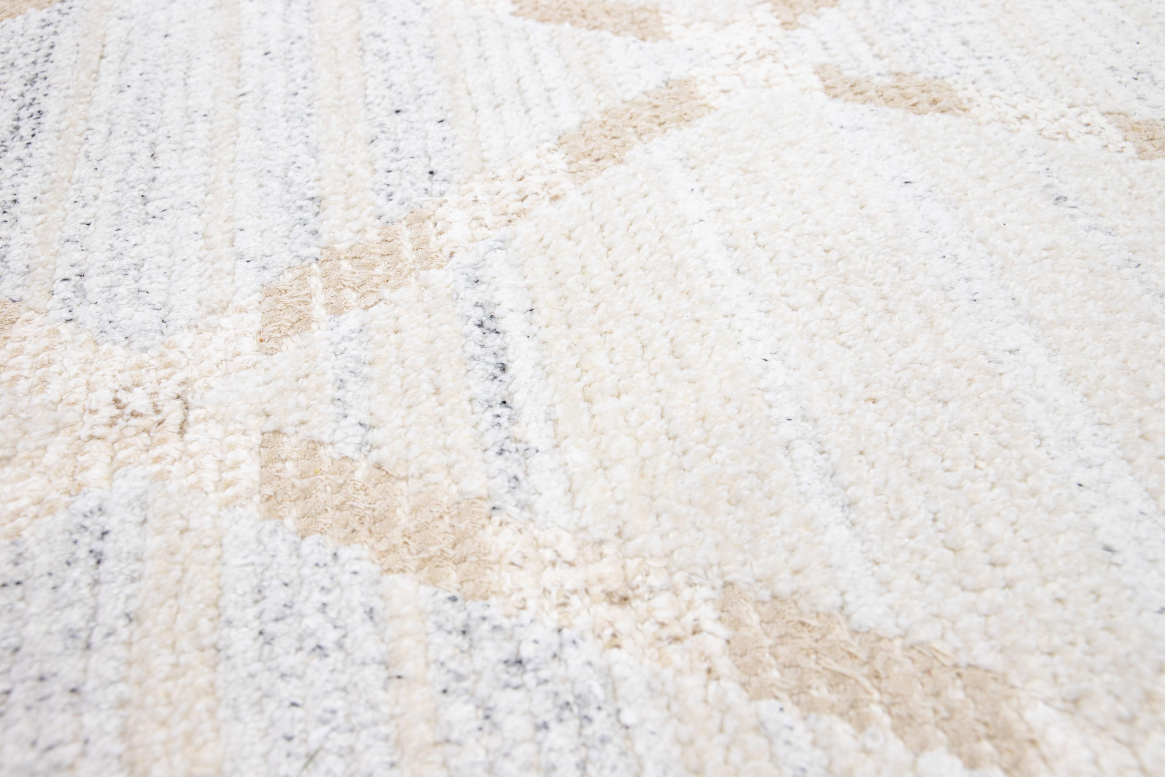 Tapis personnalisé en laine de style suédois moderne d'Apadana. Dimensions et couleurs personnalisées sur demande.

MATERIAL : Laine naturelle.
Techniques : Noué à la main.
Style : Moderne Suédois.
Délai d'exécution : Environ 15-16 semaines