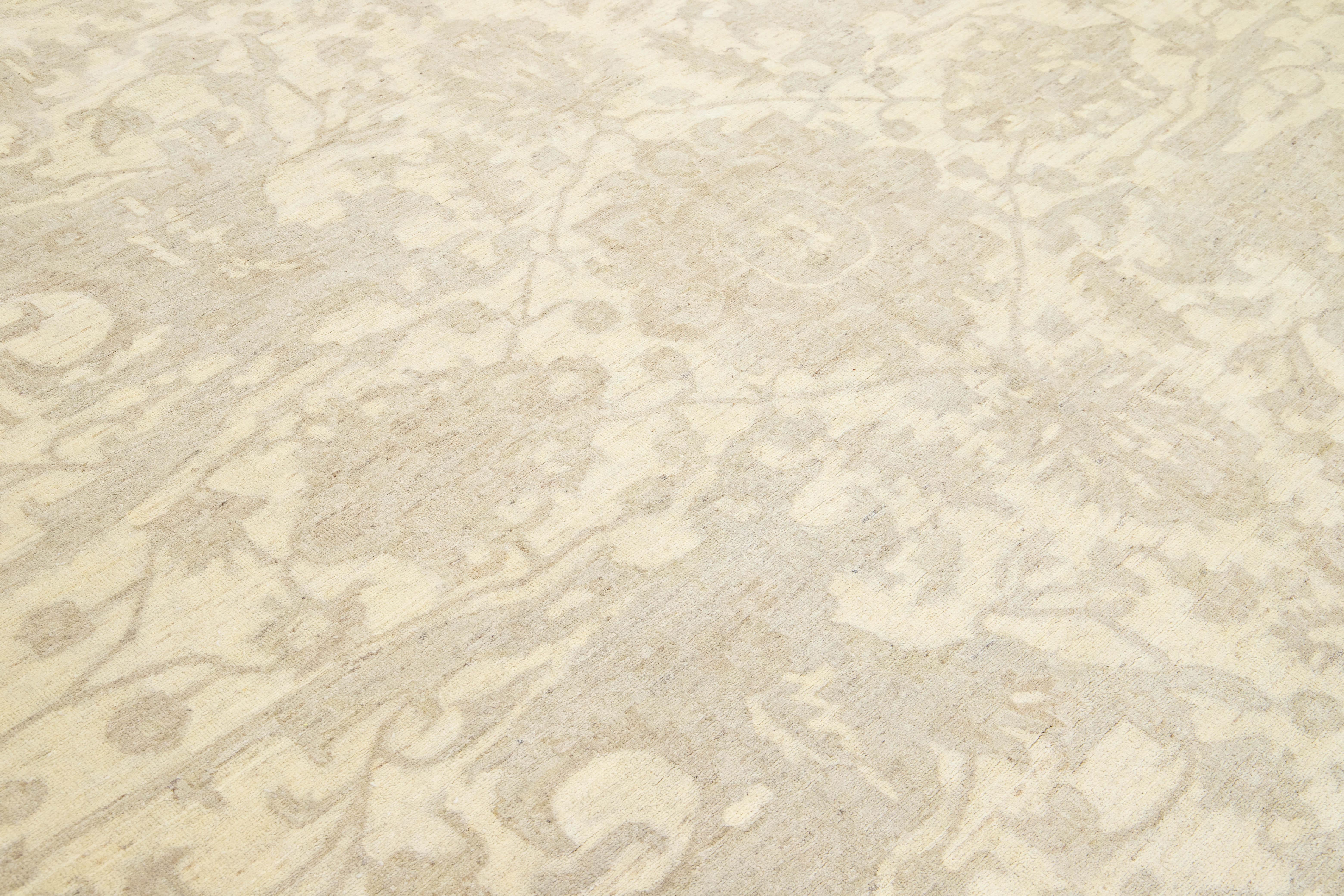 Tapis carré en laine beige moderne indien Peshawar noué à la main avec motif floral Neuf - En vente à Norwalk, CT