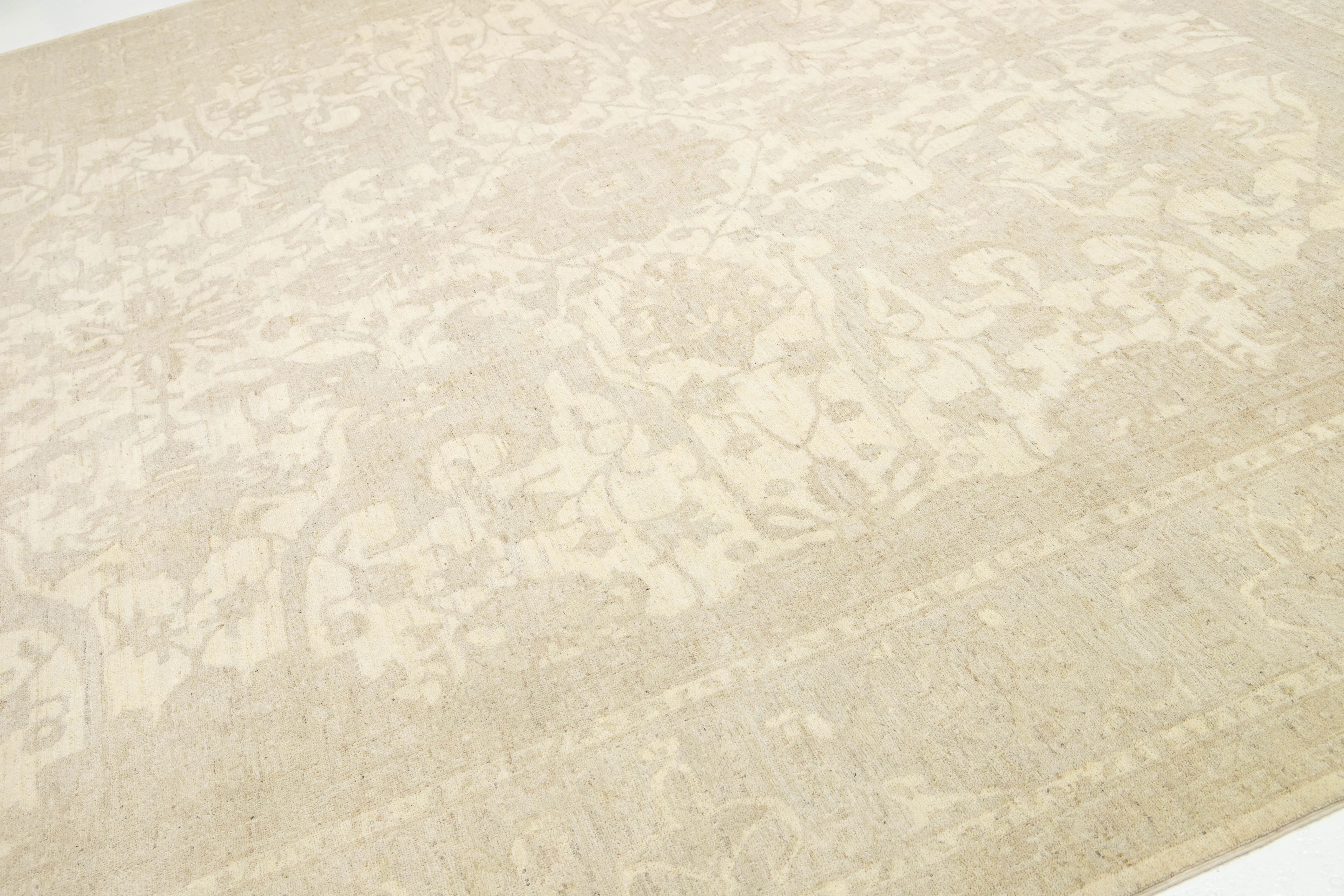 Laine Tapis carré en laine beige moderne indien Peshawar noué à la main avec motif floral en vente