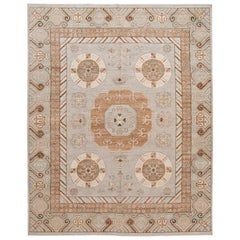 Tapis en laine beige moderne de style Khotan fait à la main