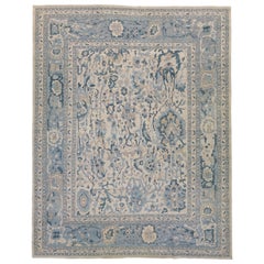 Beigefarbener moderner Wollteppich im Khotan-Stil mit blauem Allover-Design