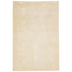 Beigefarbener moderner Wollteppich im Khotan-Stil mit geometrischem Muster