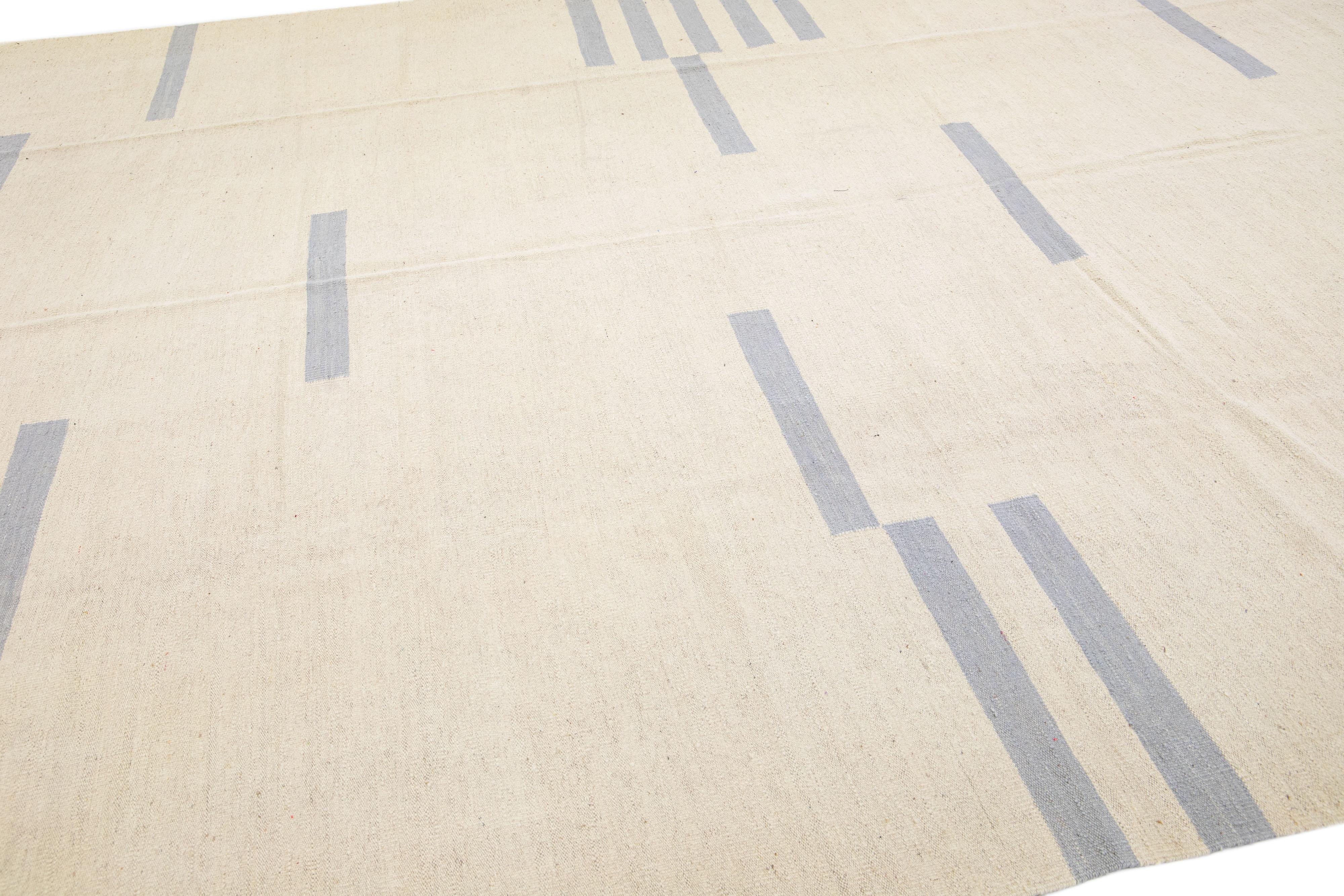 Beige Modern Kilim Flat-Weave Geometric Room Size Wool Rug In New Condition For Sale In Norwalk, CT
