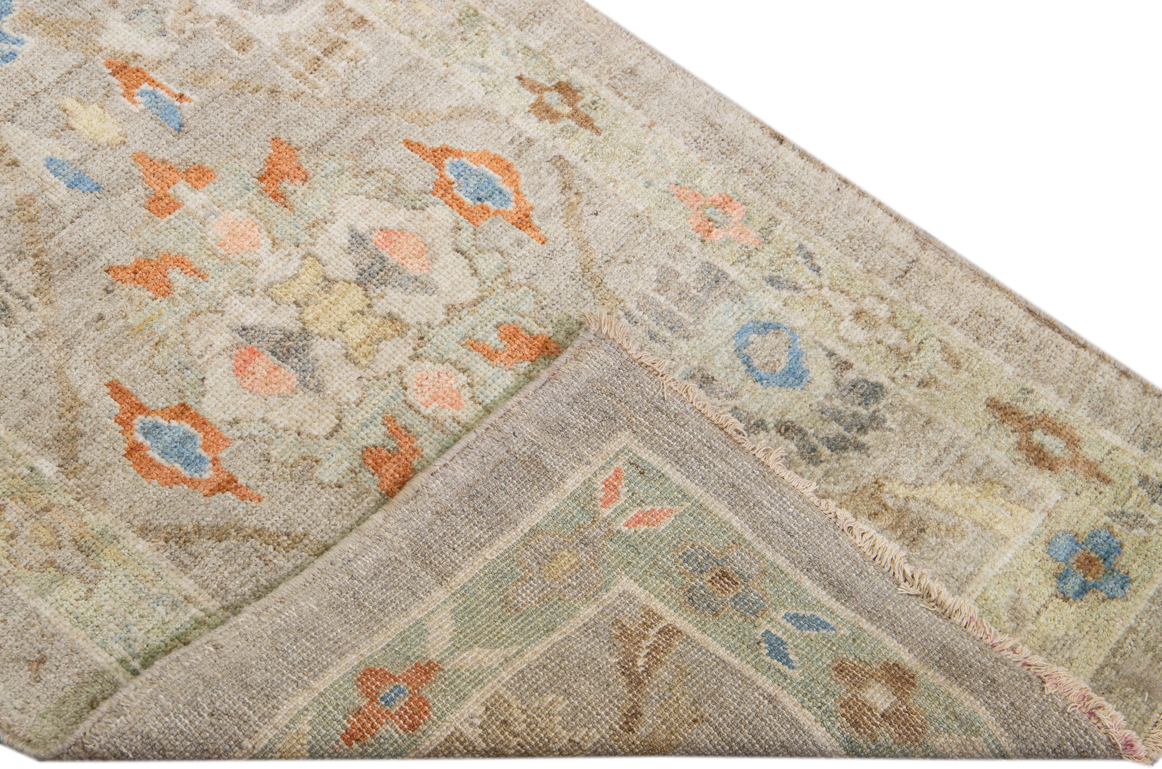 Beautiful modern Mahal hand-knotted wool runner with a beige field. This Piece has multicolor accents in a gorgeous all-over Classic floral design.

This rug measures: 2'8'' x 26'2