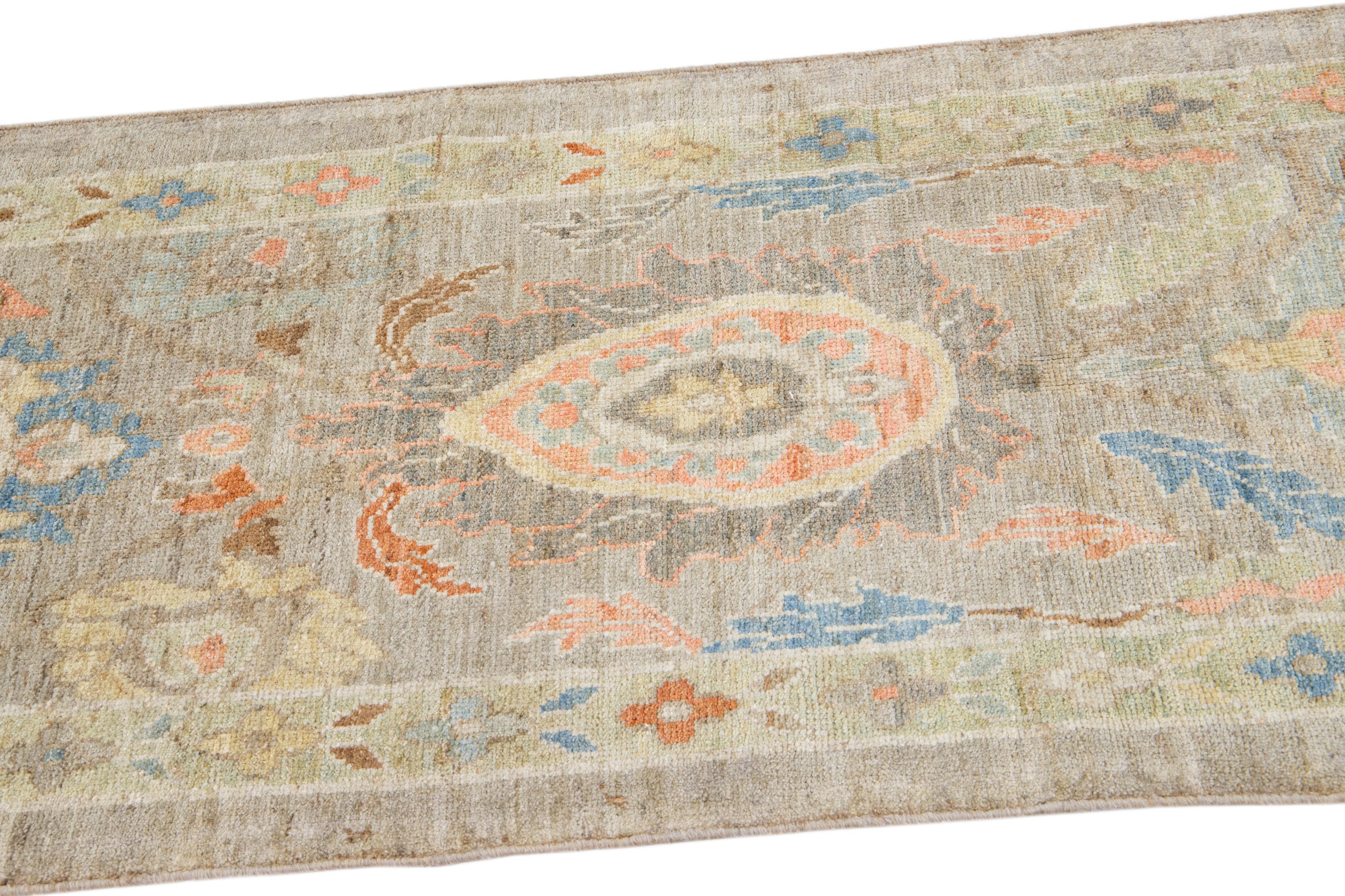 Hand-Knotted Beige Modern Mahal Handmade Floral Wool Runner For Sale