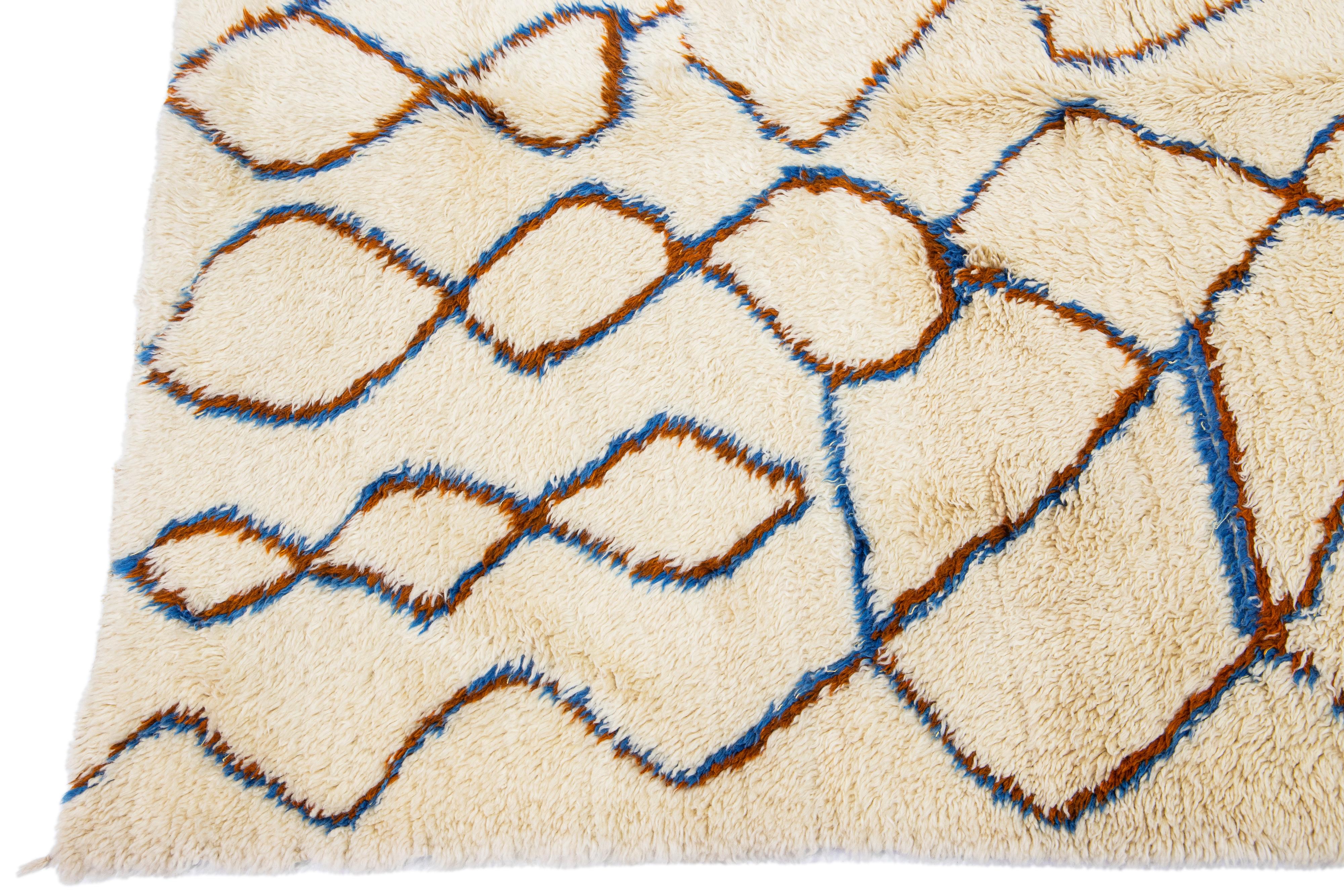 Beige Modern Moroccan Handmade Tribal Wool Rug In New Condition For Sale In Norwalk, CT