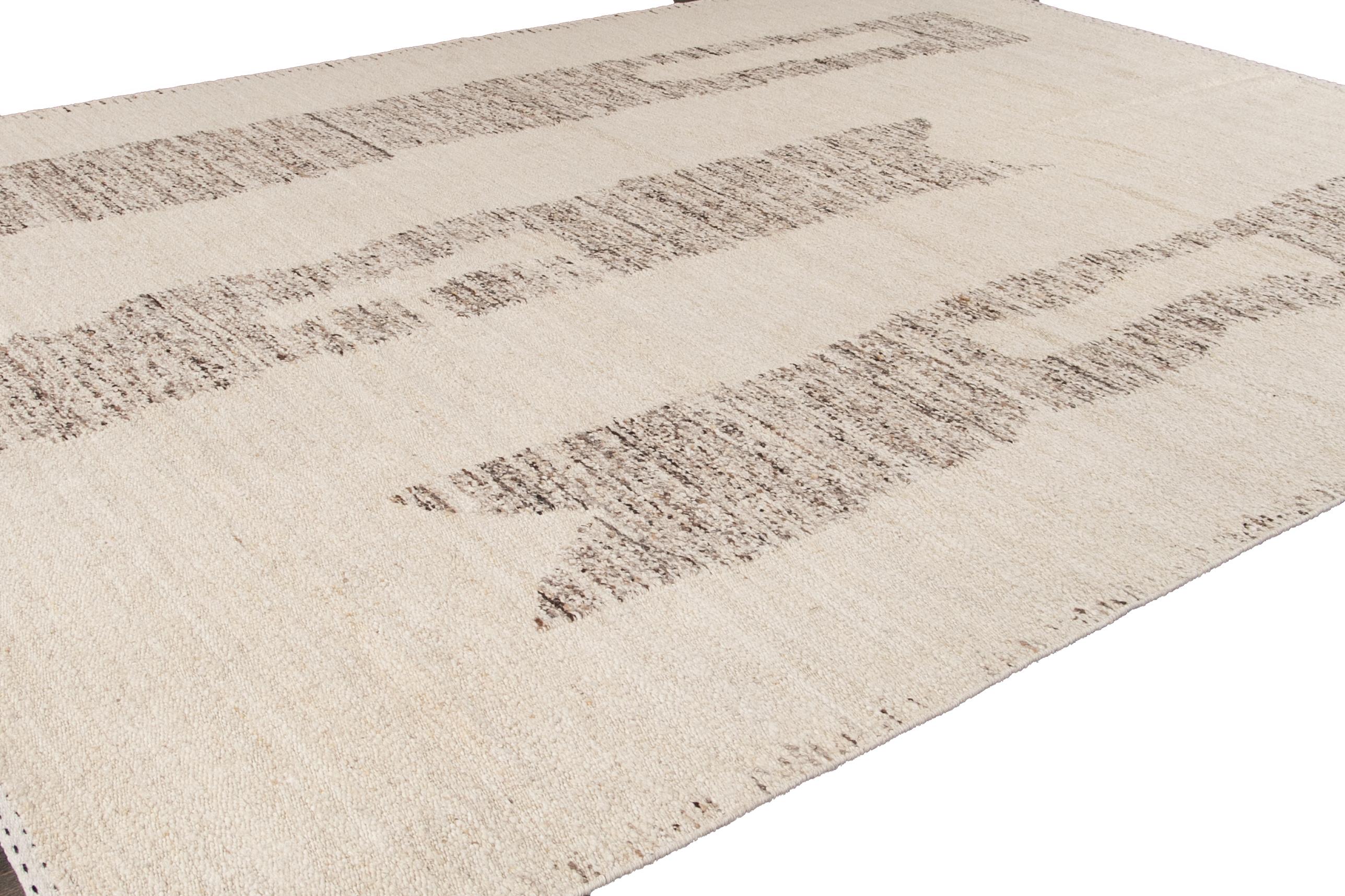Moderner geometrischer Wollteppich im marokkanischen Stil in Beige im Angebot 1