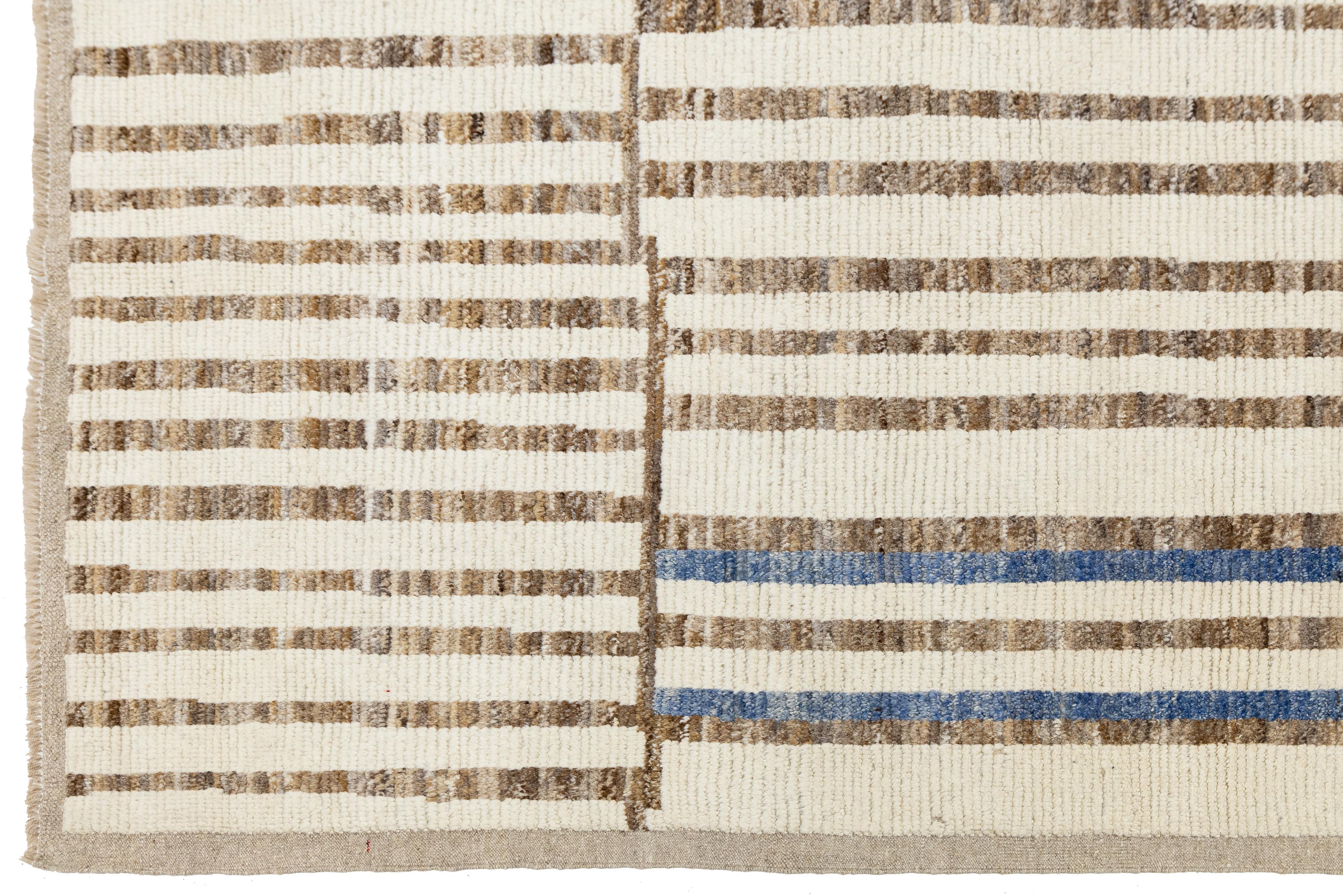 Beige Modern Moroccan Style Handmade Wool Rug with Abstract Stripe Design im Angebot 2