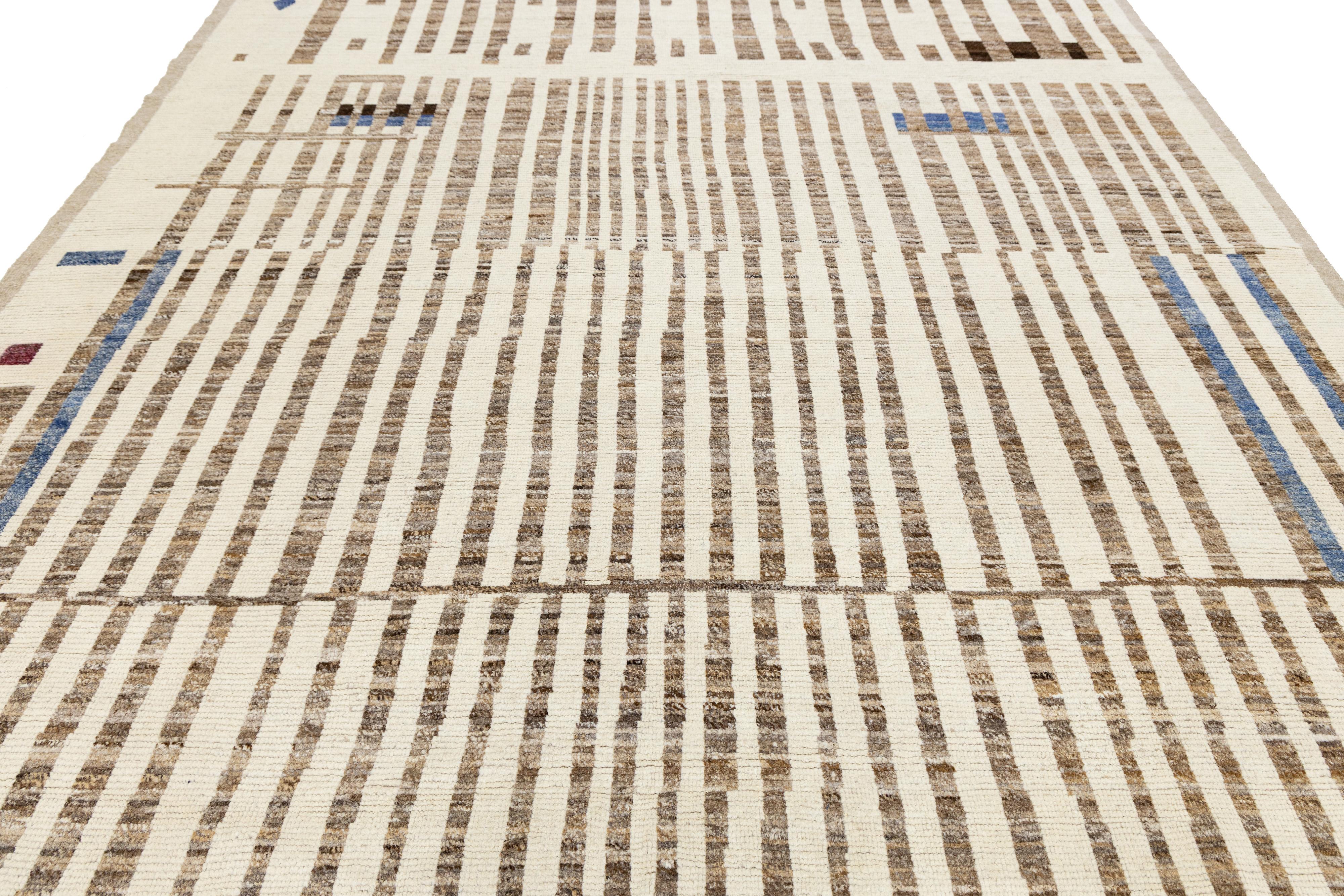 Beige Modern Moroccan Style Handmade Wool Rug with Abstract Stripe Design im Angebot 1