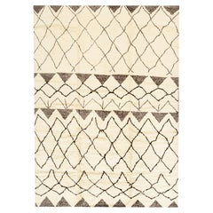 Tapis de style marocain moderne beige avec motif tribal