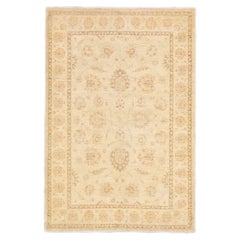 Tappeto in lana beige moderno Oushak fatto a mano con disegni floreali