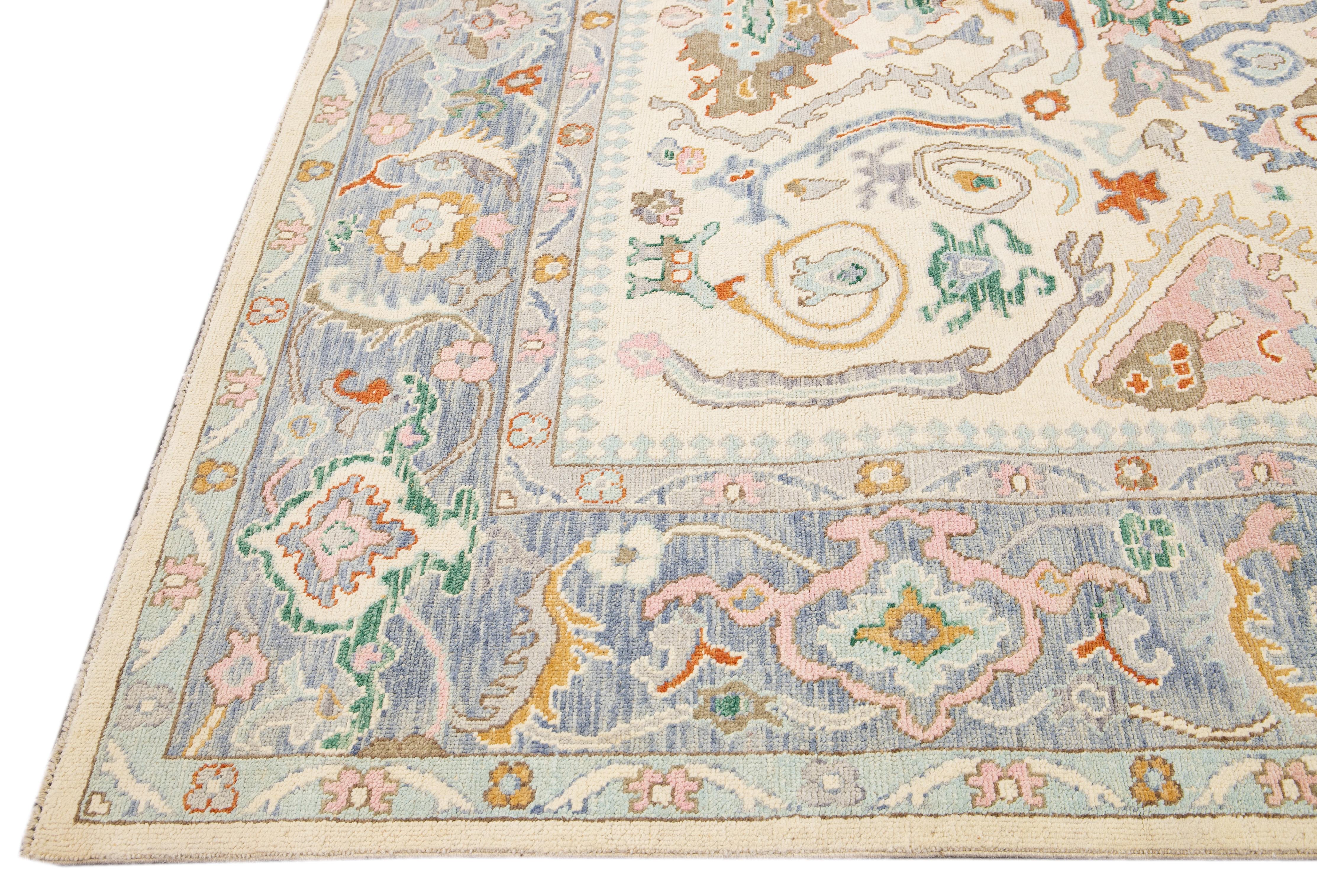 Hand-Knotted Beige Modern Oushak Handmade Floral Pattern Wool Rug For Sale