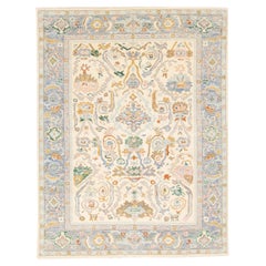 Tapis moderne Oushak en laine beige à motifs floraux fait à la main