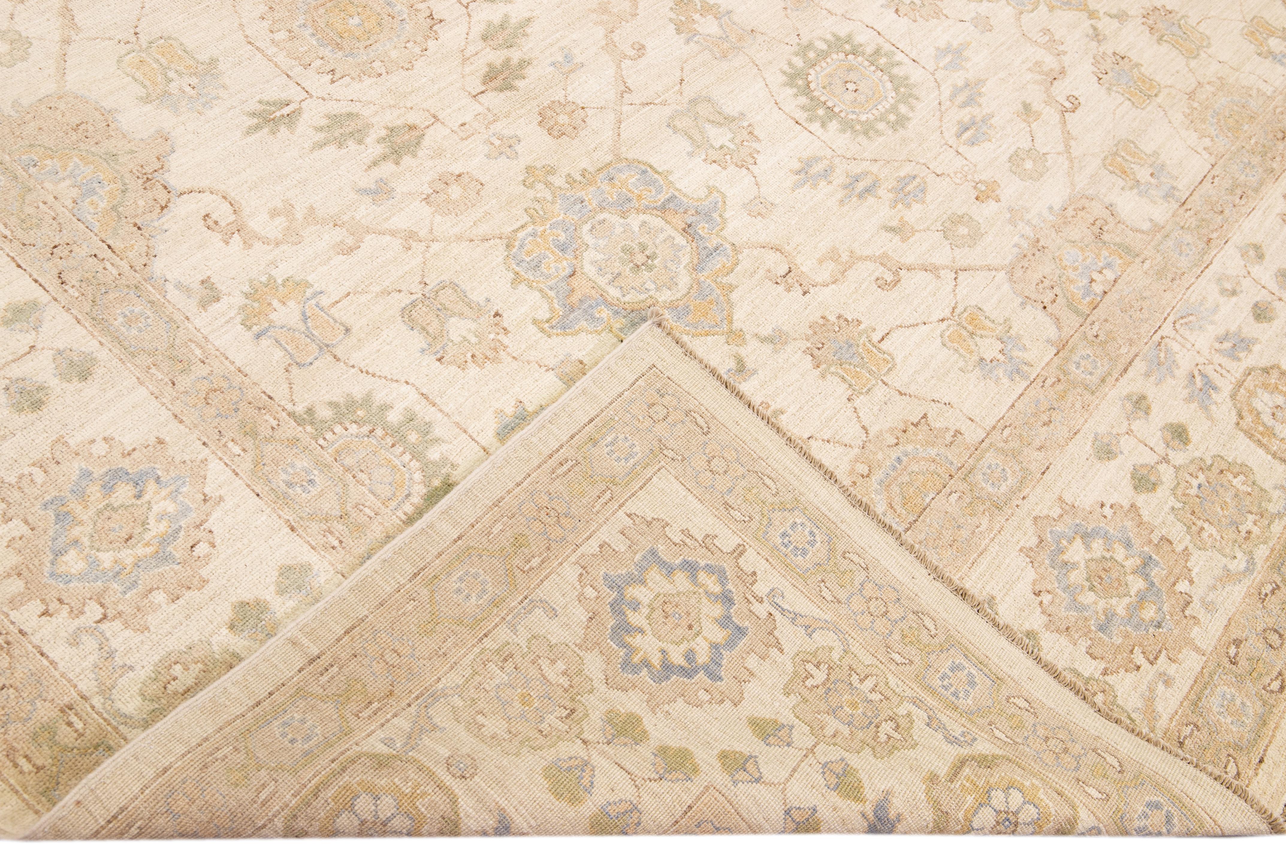 Beautiful modern Peshawar Pakistani hand-knotted wool rug with a beige field. This piece has multicolor accents all over a gorgeous floral motif.

This rug measures 9'4