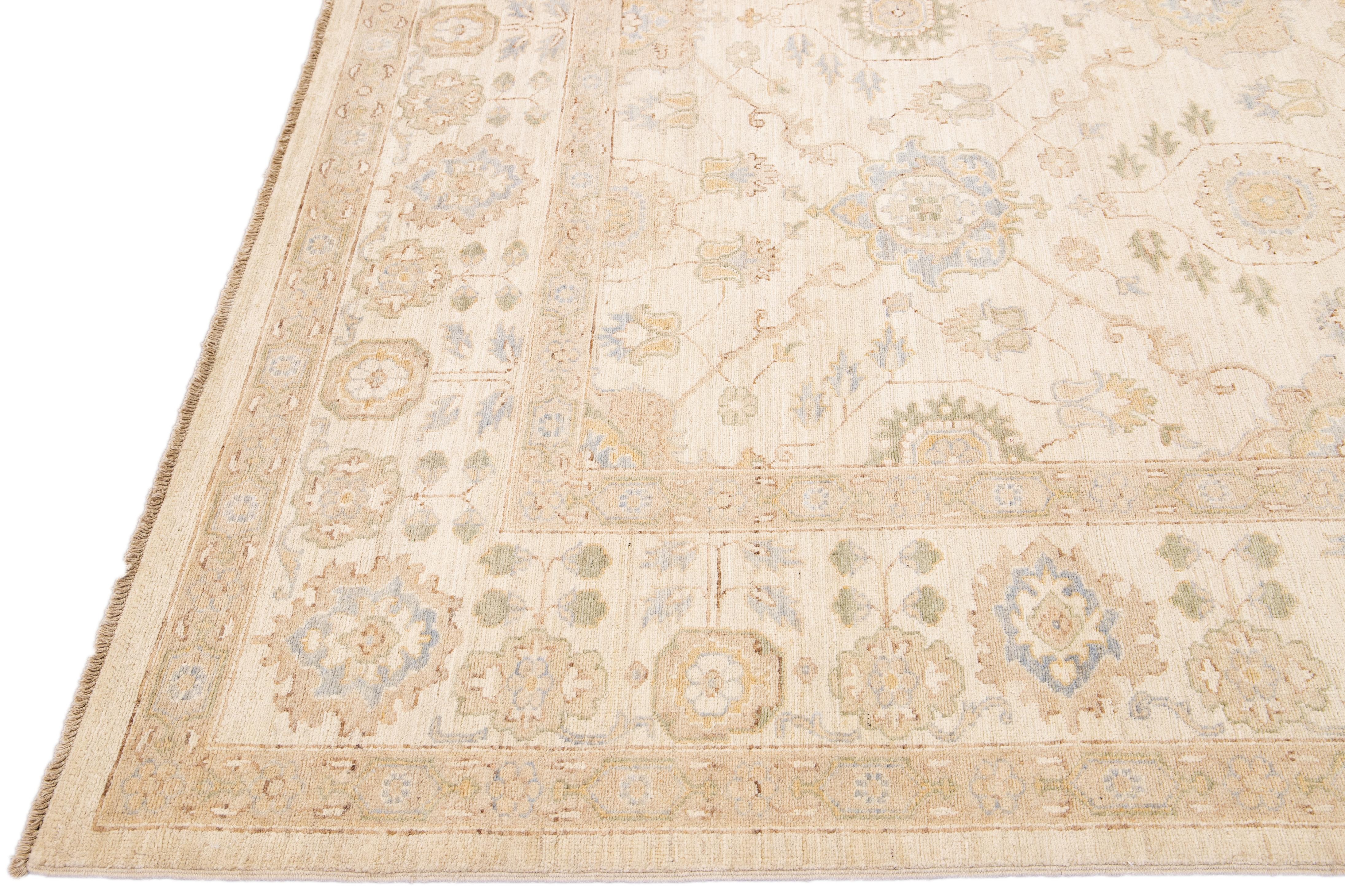 Hand-Knotted Beige Modern Peshawar Pakistani Handmade Floral Motif Wool Rug For Sale