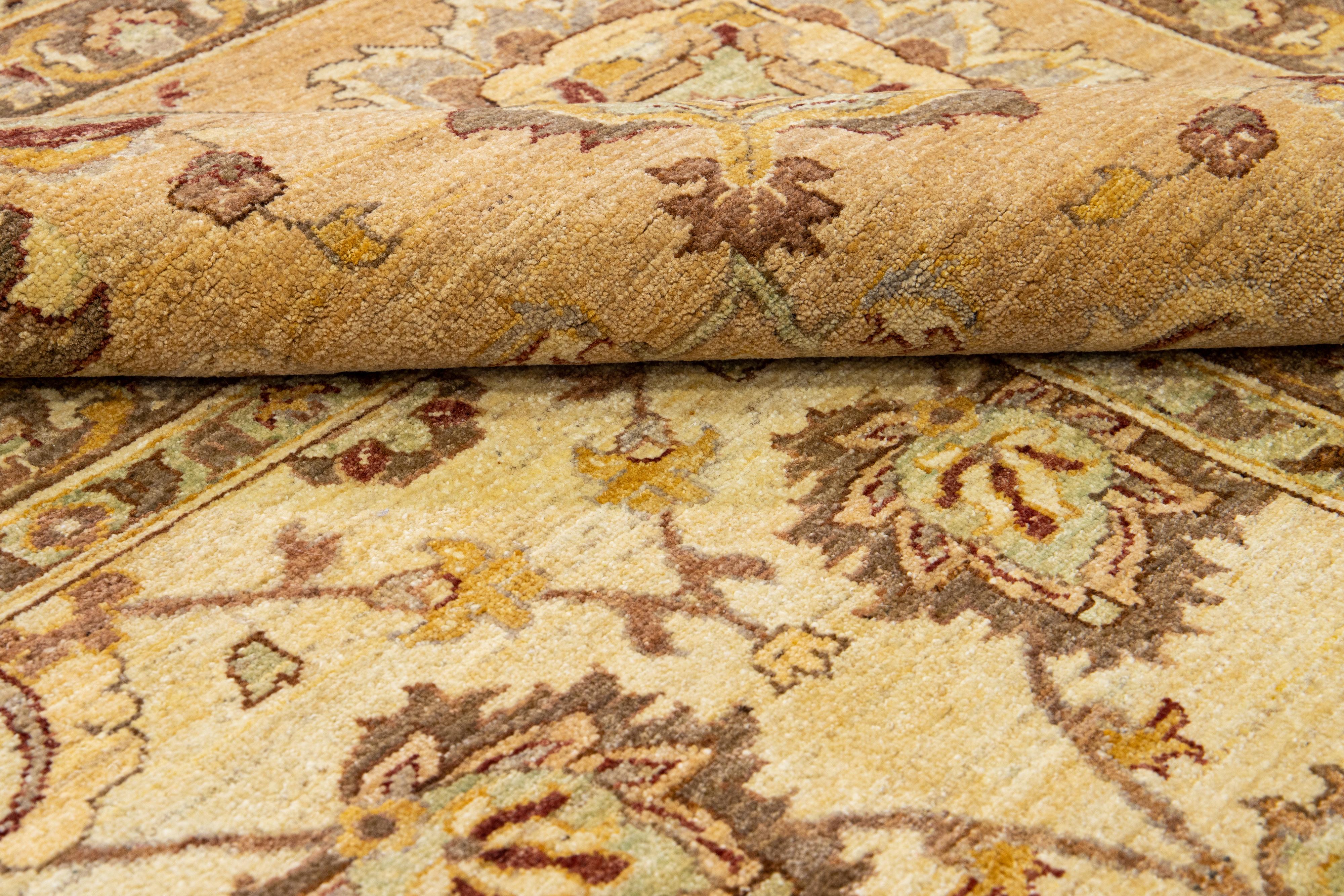 Tapis carré en laine beige moderne Peshawar fait à la main à motif de palmettes en vente 2