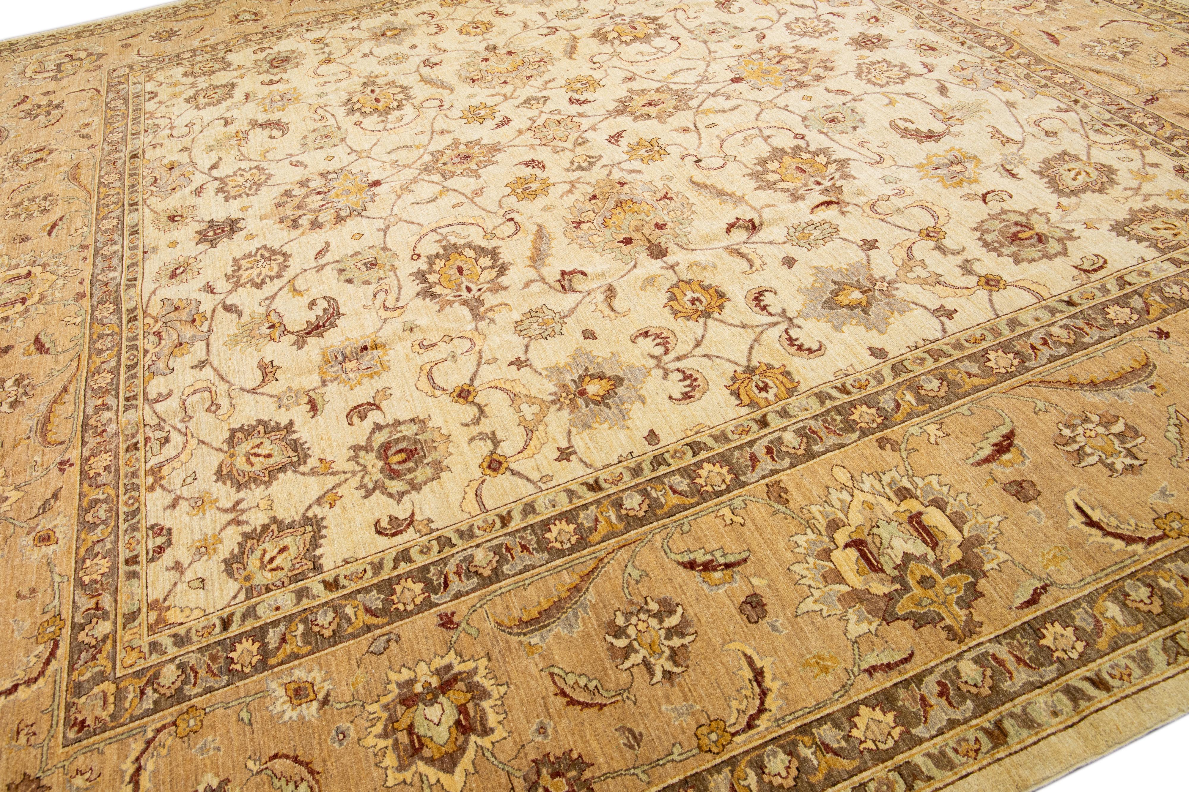 Noué à la main Tapis carré en laine beige moderne Peshawar fait à la main à motif de palmettes en vente