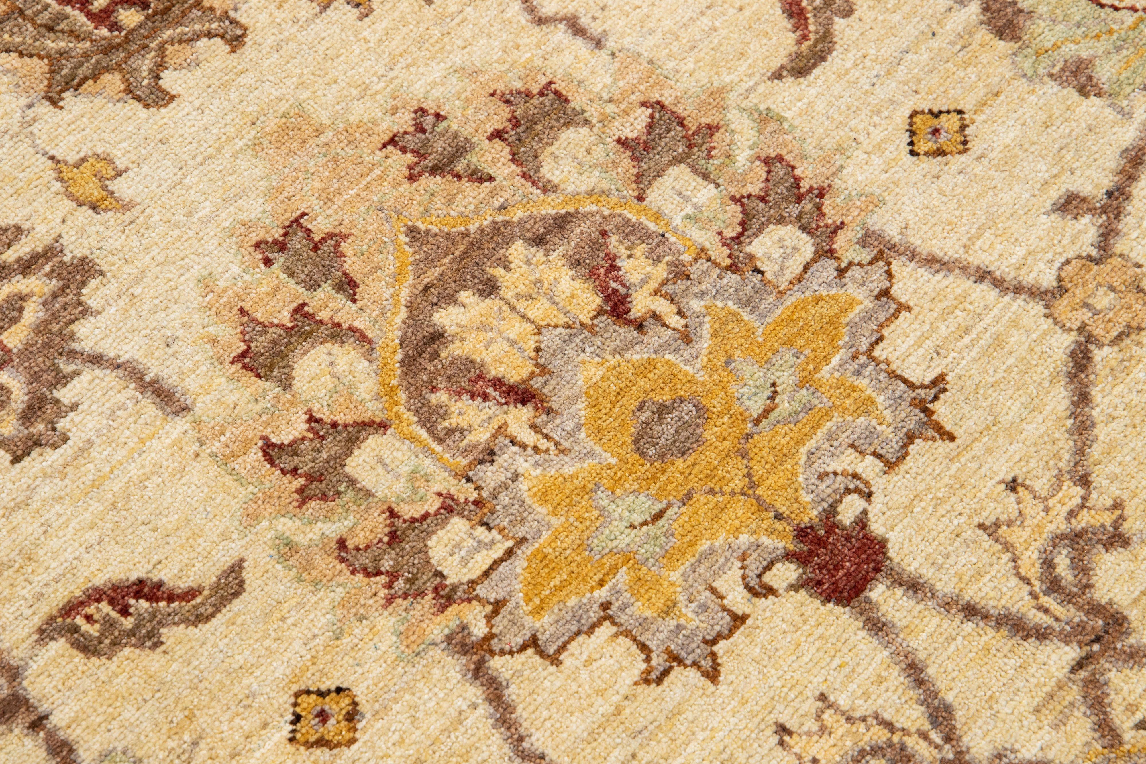 XXIe siècle et contemporain Tapis carré en laine beige moderne Peshawar fait à la main à motif de palmettes en vente