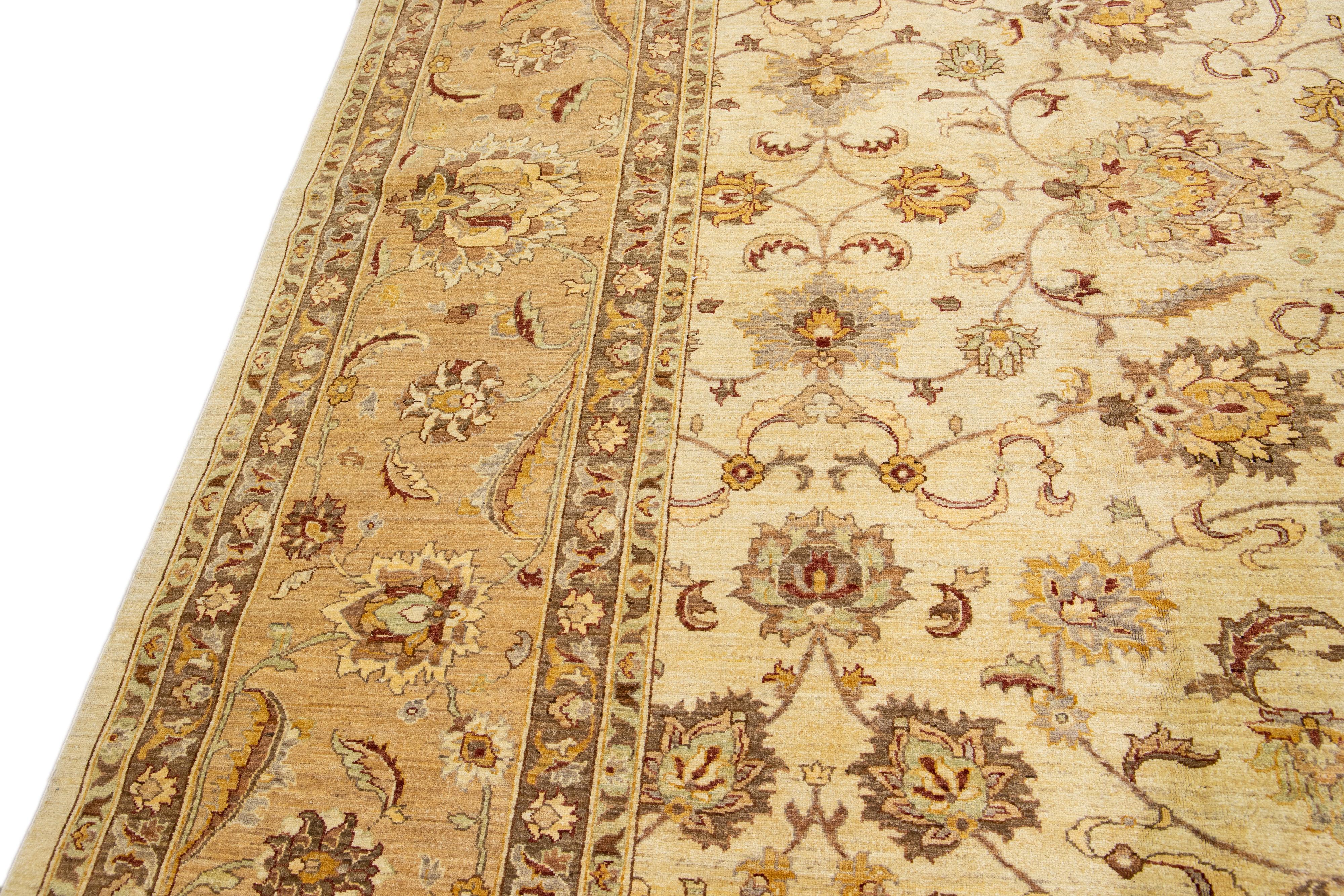 Tapis carré en laine beige moderne Peshawar fait à la main à motif de palmettes en vente 1
