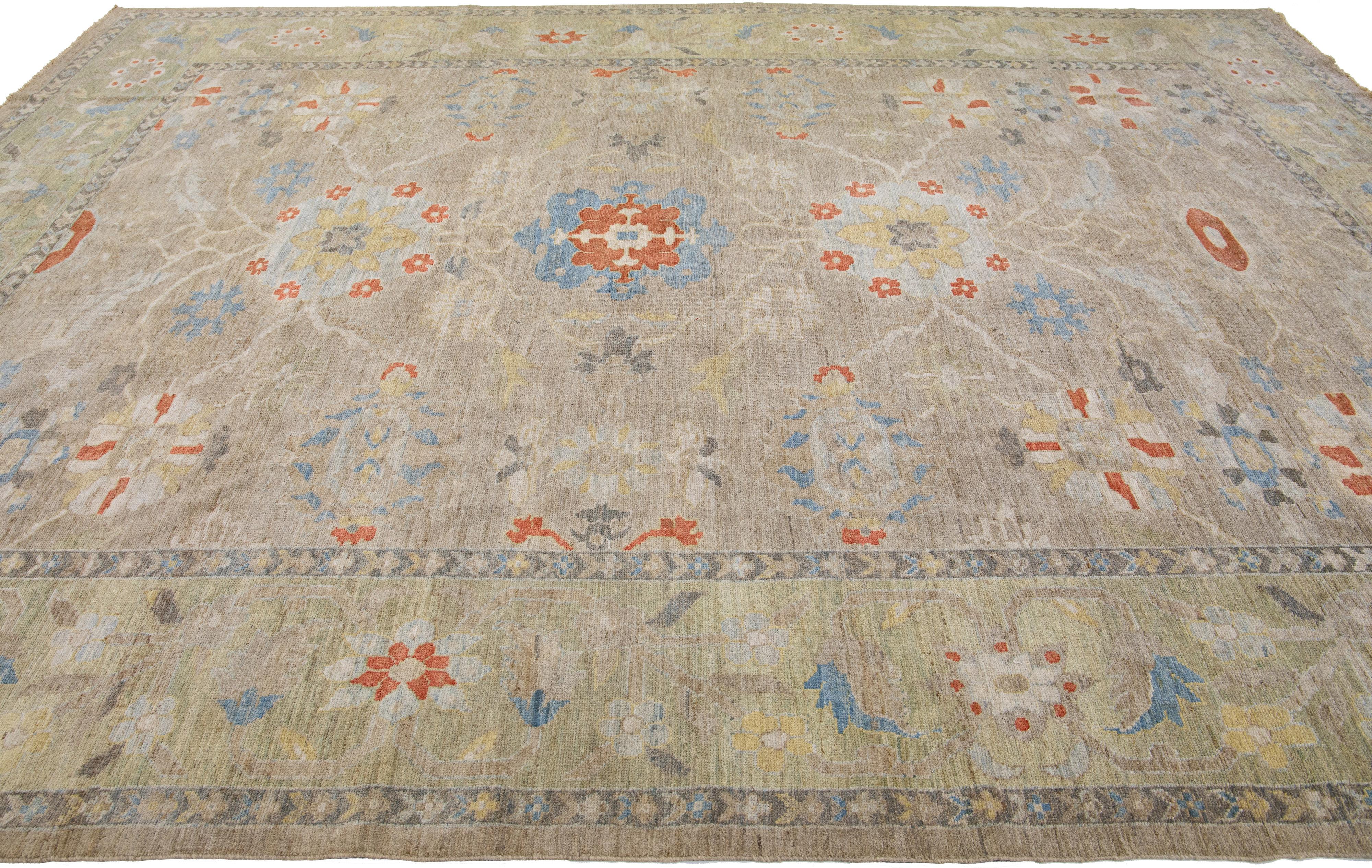Moderner, handgefertigter Sultanabad-Wollteppich mit Blumenmotiv in Beige (Handgeknüpft) im Angebot