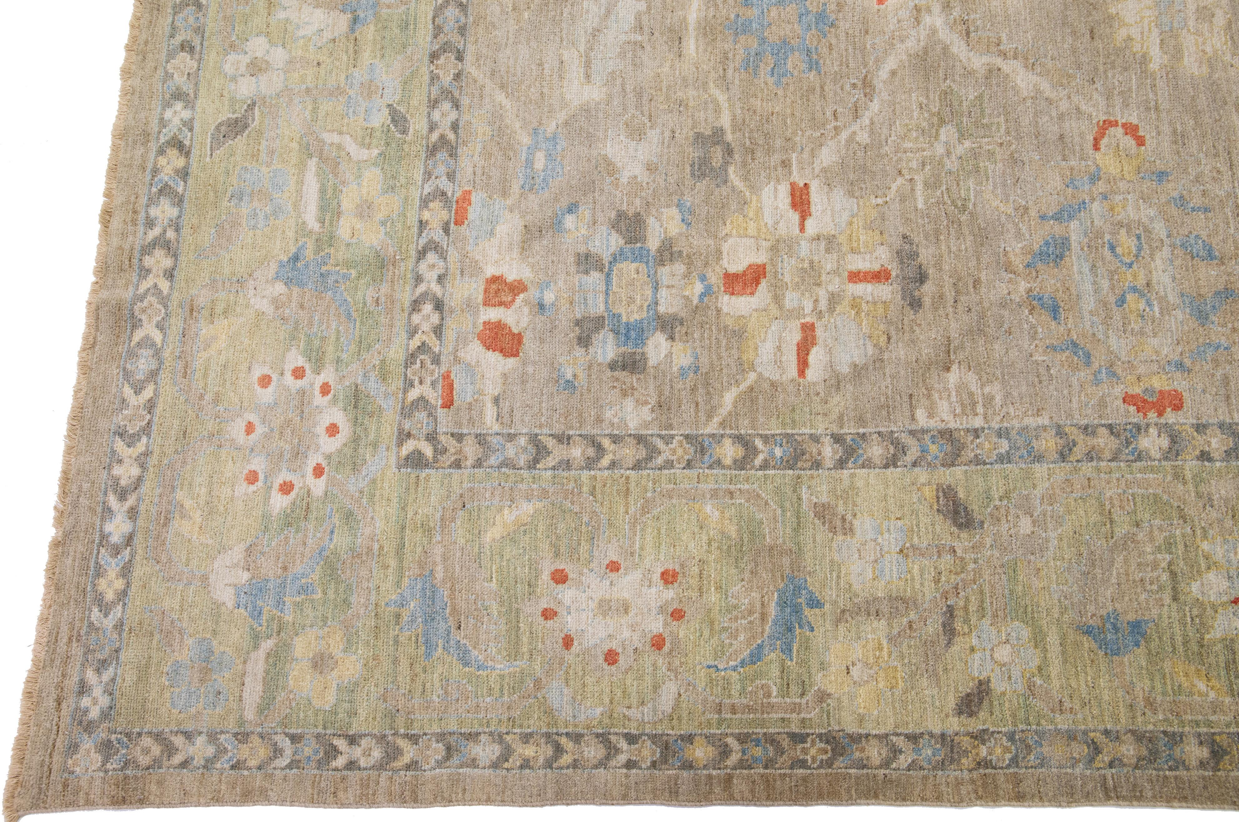 Moderner, handgefertigter Sultanabad-Wollteppich mit Blumenmotiv in Beige im Zustand „Neu“ im Angebot in Norwalk, CT