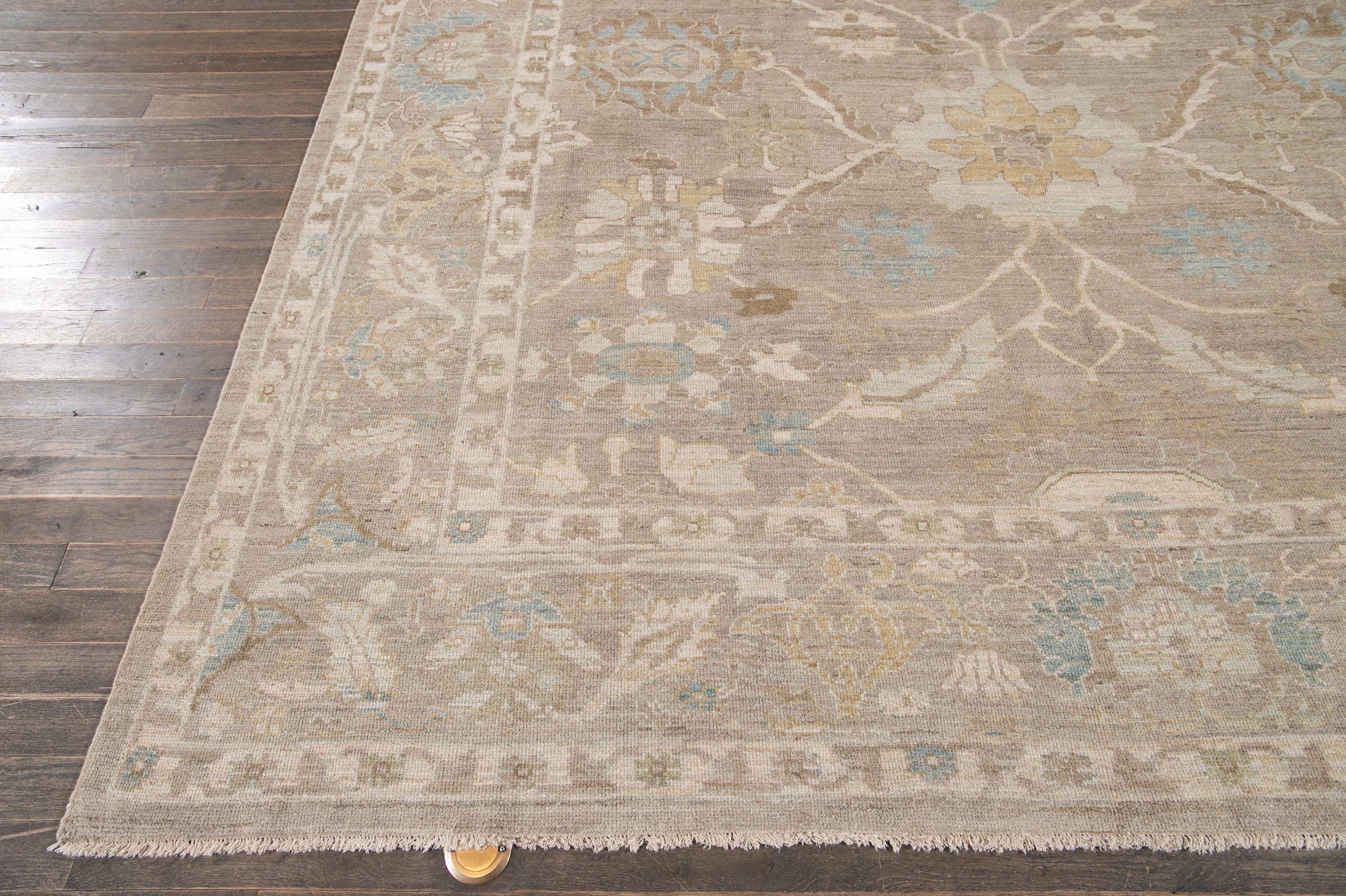 Moderner, handgefertigter Sultanabad-Teppich aus geblümter Wolle in Beige im Angebot 6
