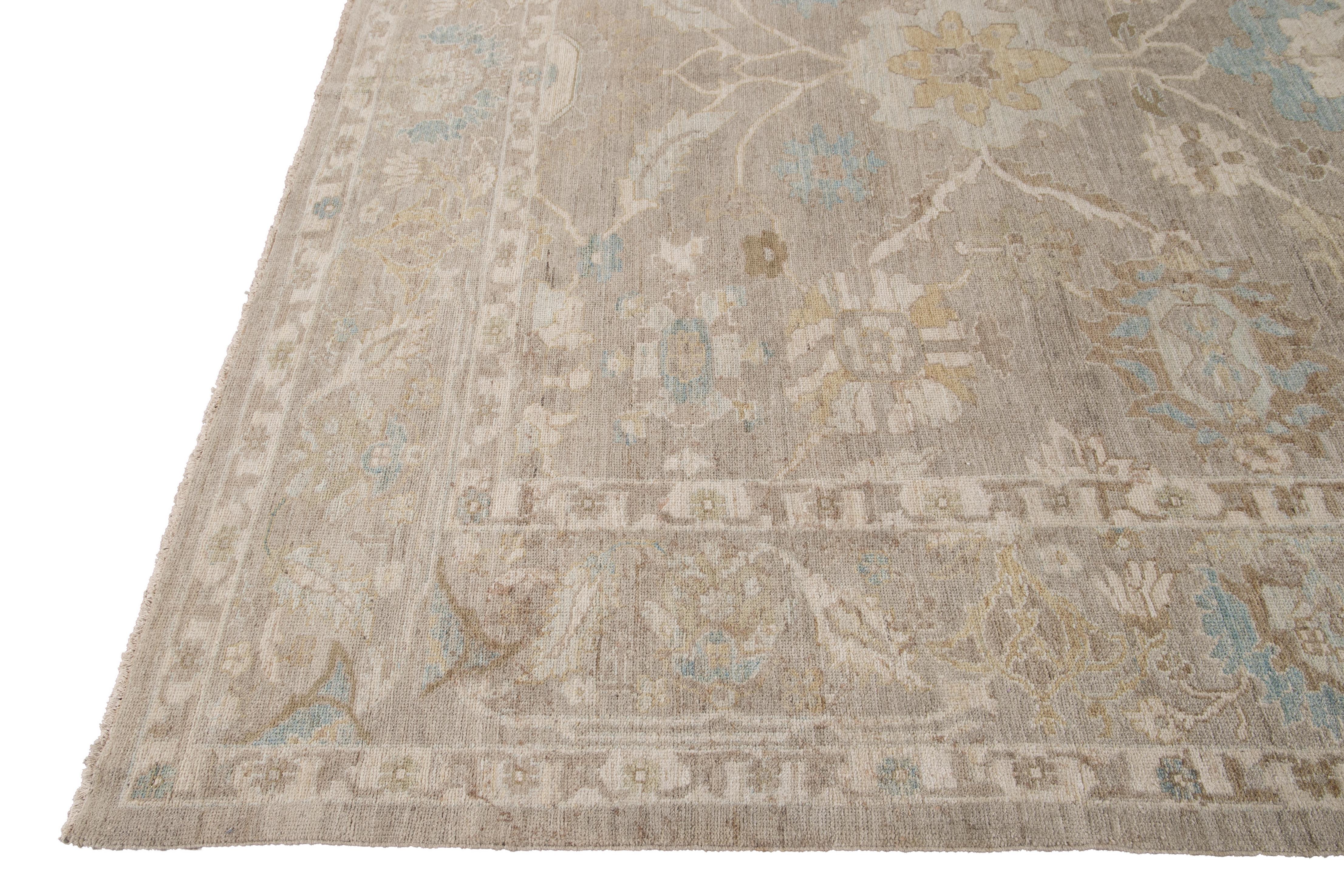 Hand-Knotted Beige Modern Sultanabad Handmade Floral Wool Rug For Sale