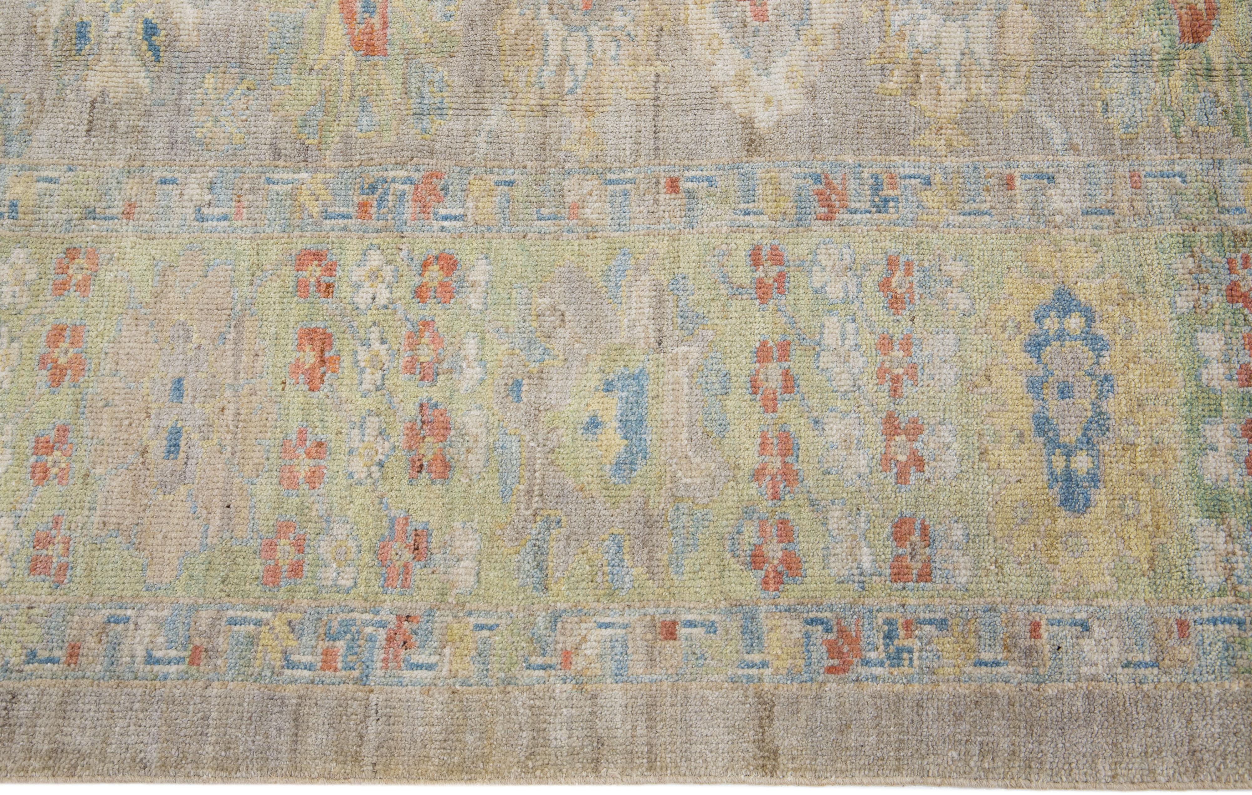 Handgefertigter Sultanabad-Wollteppich in Beige mit Blumenmuster (21. Jahrhundert und zeitgenössisch) im Angebot