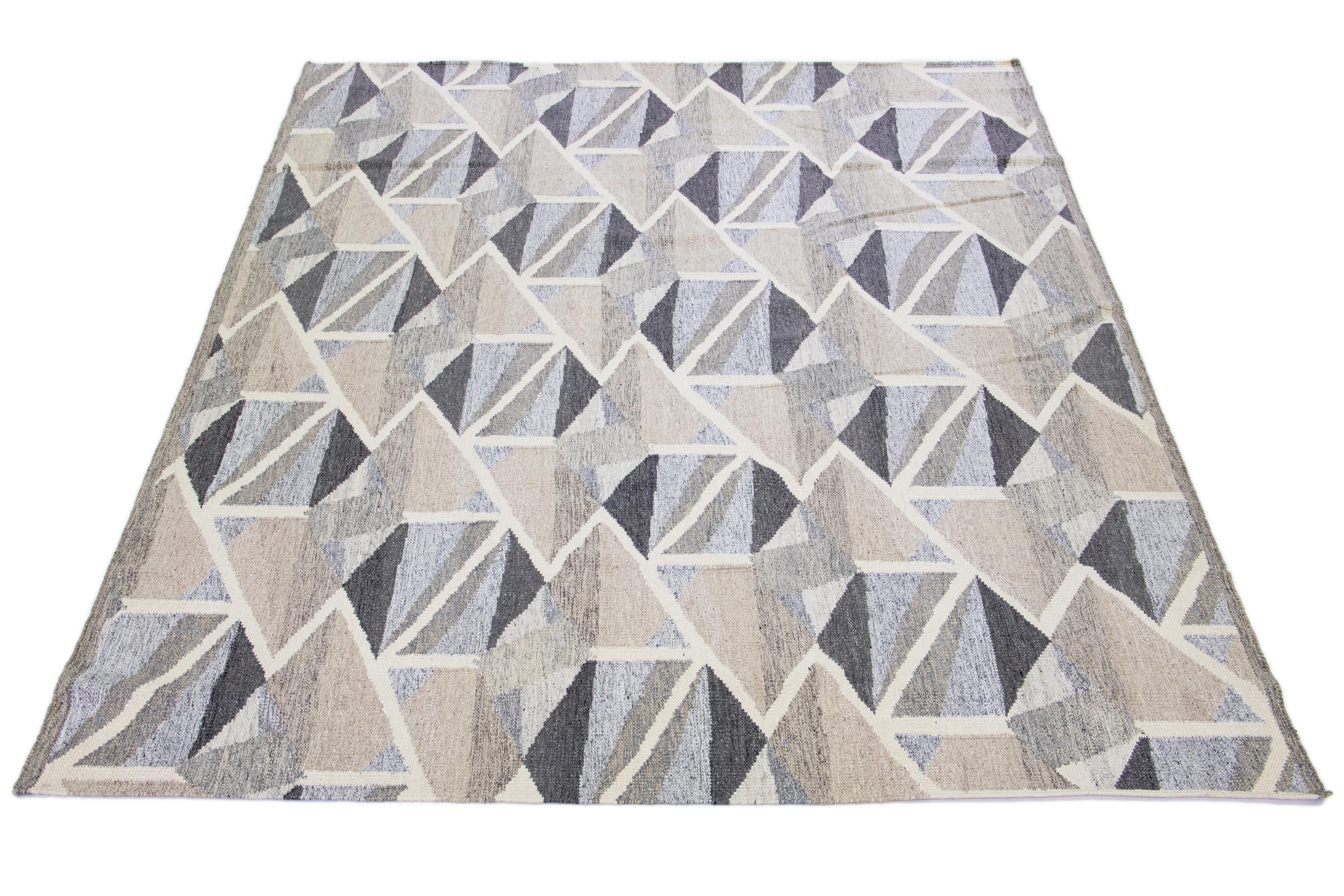 Beautiful modern Swedish-style wool rug with a beige color field. This Swedish rug has a gray and ivory gorgeous all-over abstract design.

 This rug measures: 10'6