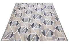 Tappeto in lana fatto a mano beige in stile svedese moderno con disegno astratto