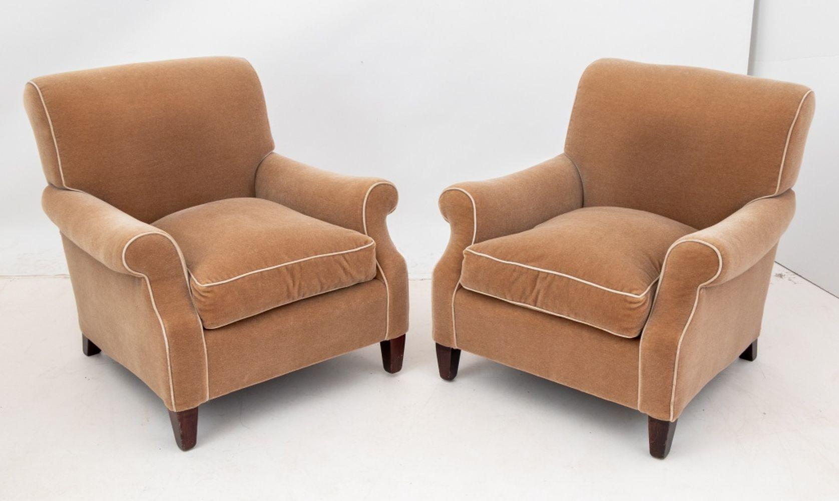 Beige Mohair Upholstered Easy Chairs, Pair Moderno en venta