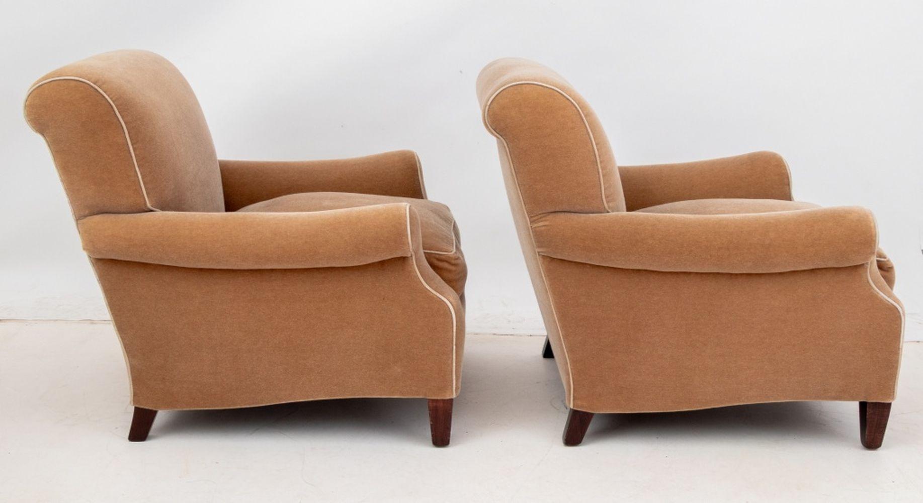 Beige Mohair Upholstered Easy Chairs, Pair Siglo XXI y contemporáneo en venta