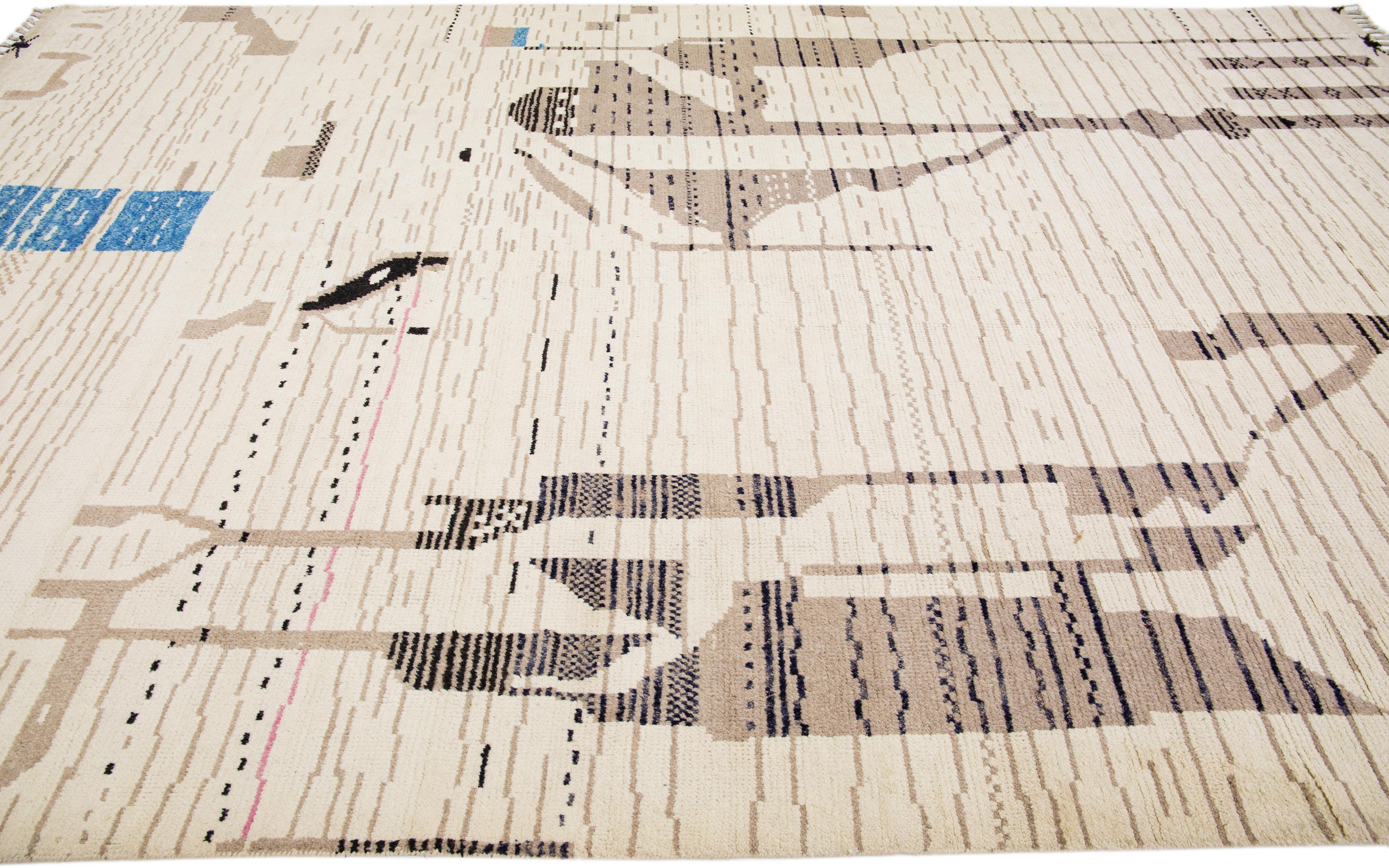 Modern Beige Moroccan Berber Style Handmade Abstract Wool Rug For Sale