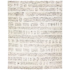 Tapis surdimensionné en laine beige de style marocain à motif géométrique fait à la main par Apadana