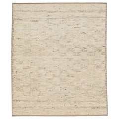 Beigefarbener Wollteppich im marokkanischen Stil, handgefertigt mit Allover-Design