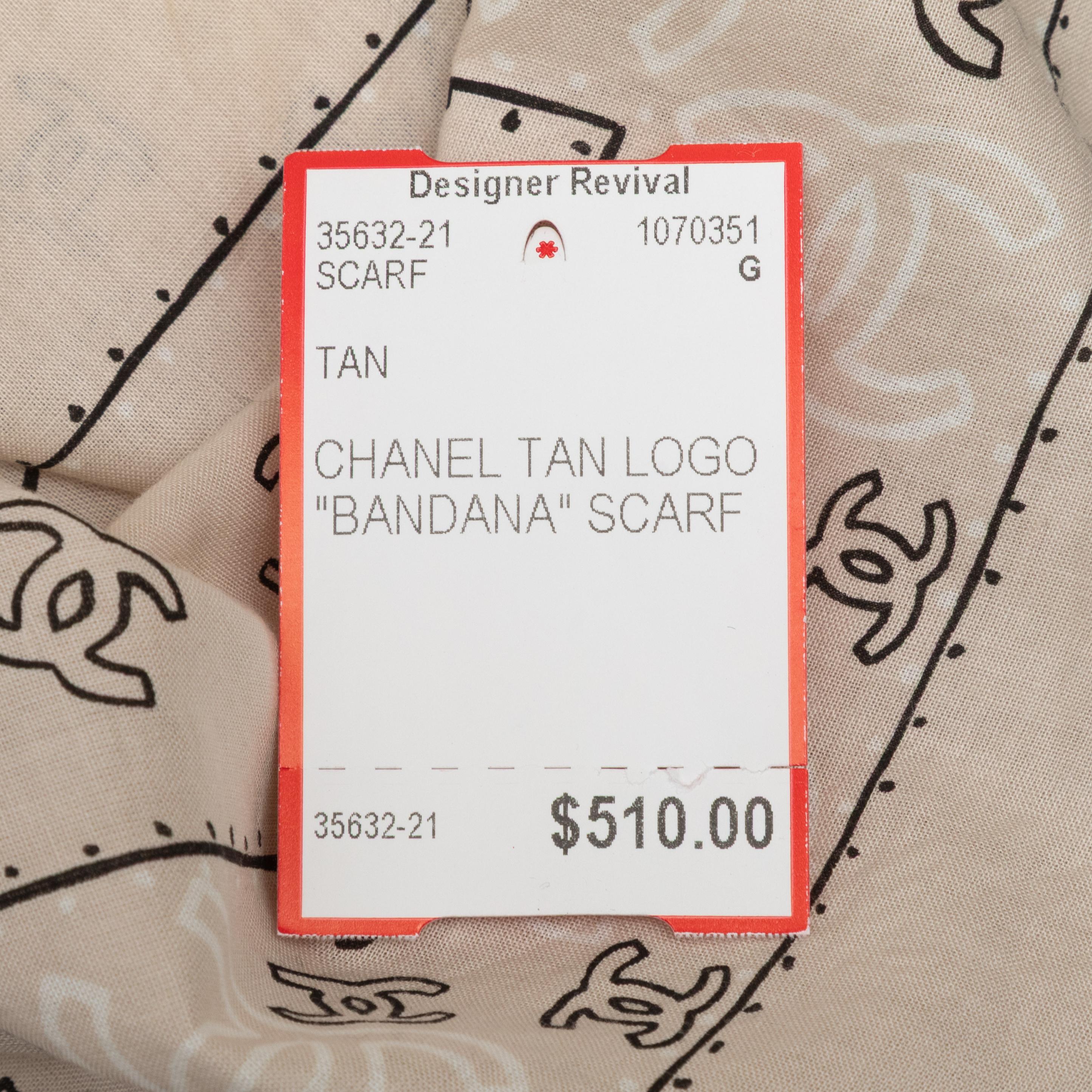 Bandana beige, bianca e nera con stampa CC di Chanel. Larghezza 24