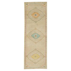 Mehrfarbiger türkischer Vintage-Teppich in Beige 3'4" x 9'1"