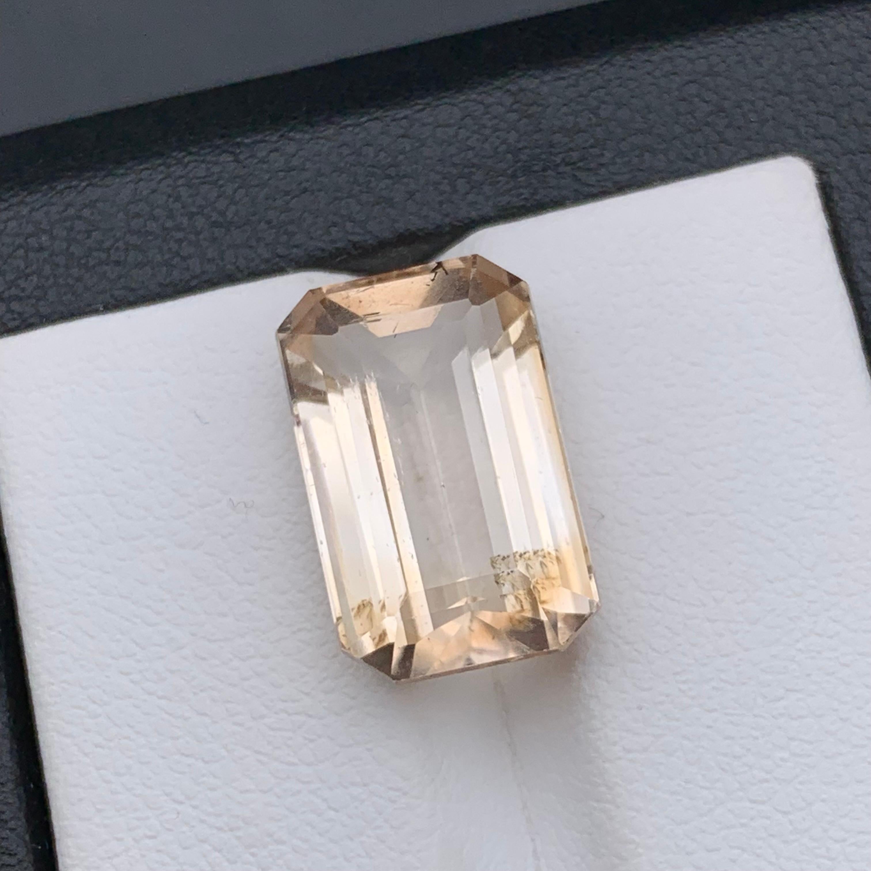 Beige natürlicher Topas Ring Anhänger loser Edelstein 12.80Ct Smaragdschliff für Schmuck (Zeitgenössisch) im Angebot
