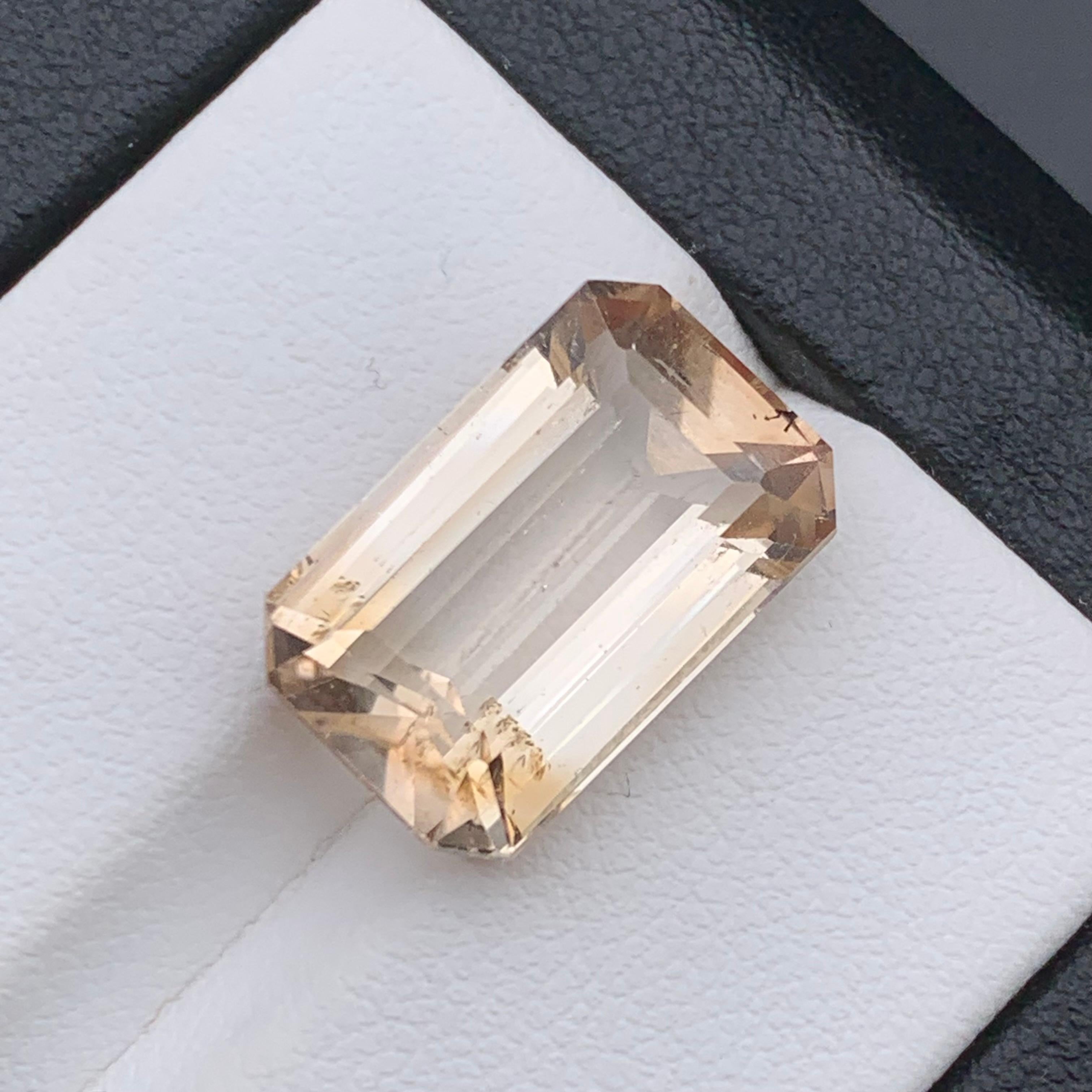 Beige natürlicher Topas Ring Anhänger loser Edelstein 12.80Ct Smaragdschliff für Schmuck im Zustand „Neu“ im Angebot in Peshawar, PK