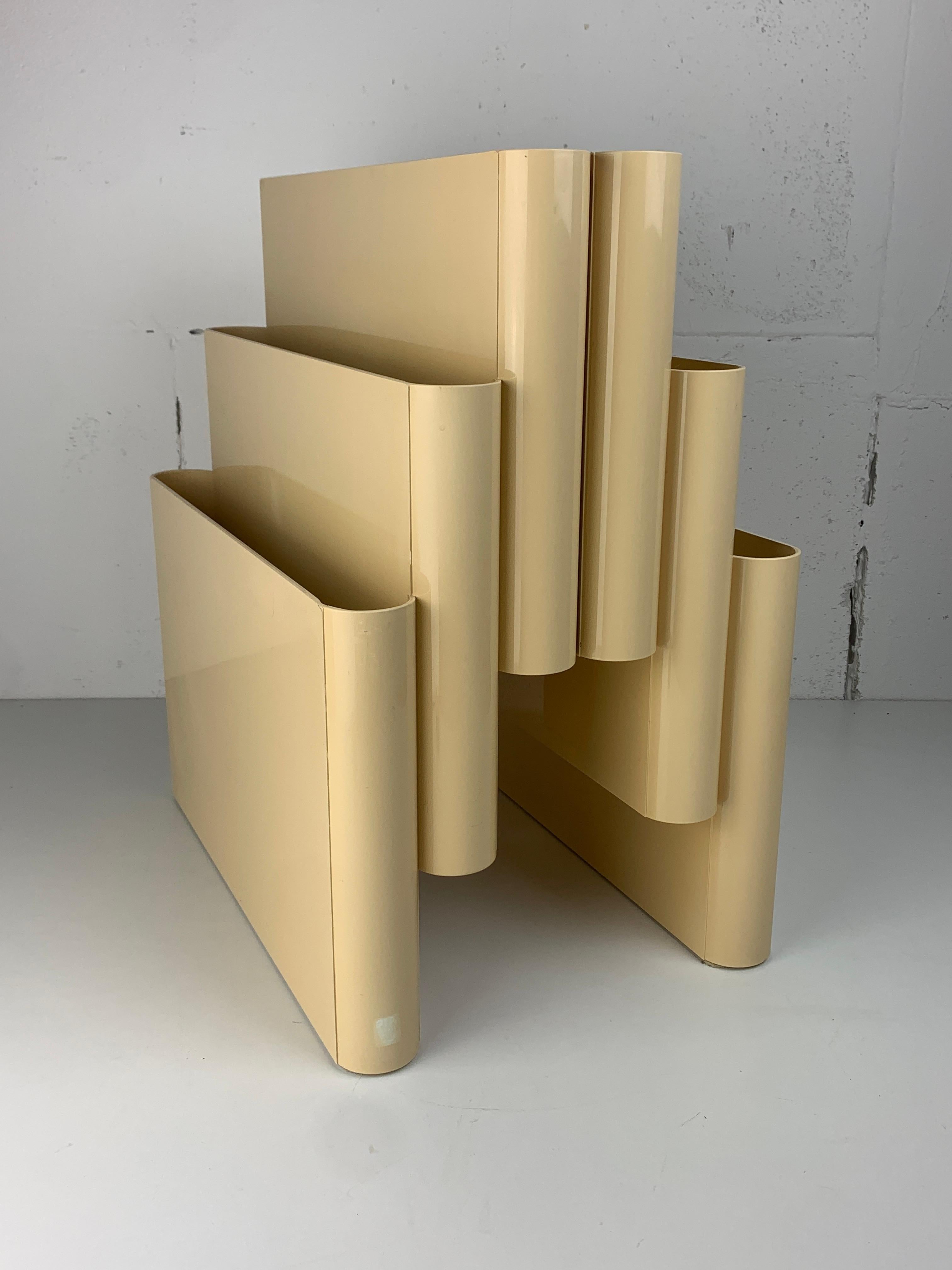 Iconic magazine rack by Giotto Stoppino for Kartell, model 4675 ( marked ) Italy 1970s in the most coveted color off-white. This magazine is rack is in a good vintage condition considering its age with no scratches and just some very light