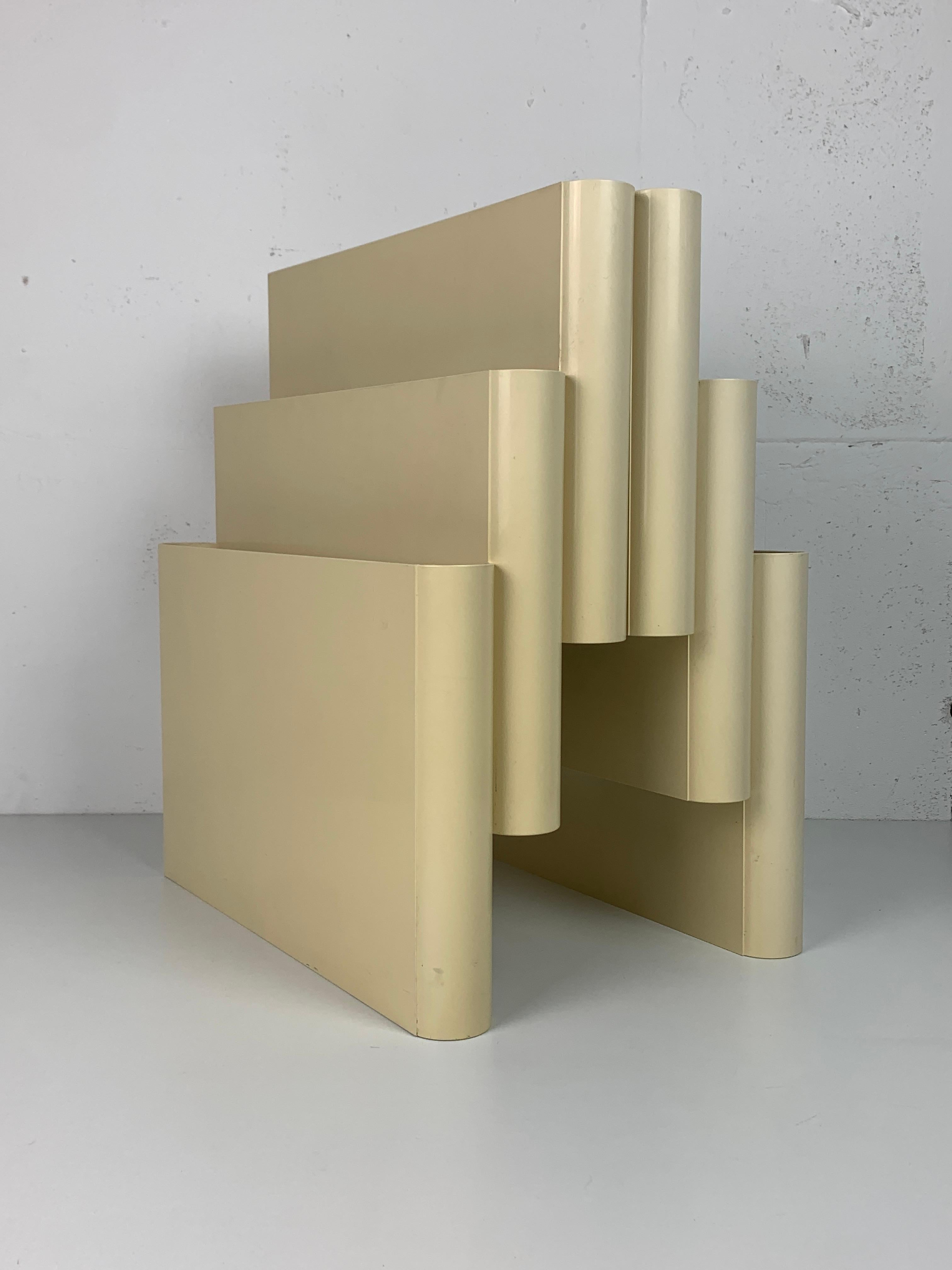 Space Age Beige off white Magazine Rack by Giotto Stoppino for Kartell, Italy, 1970s For Sale