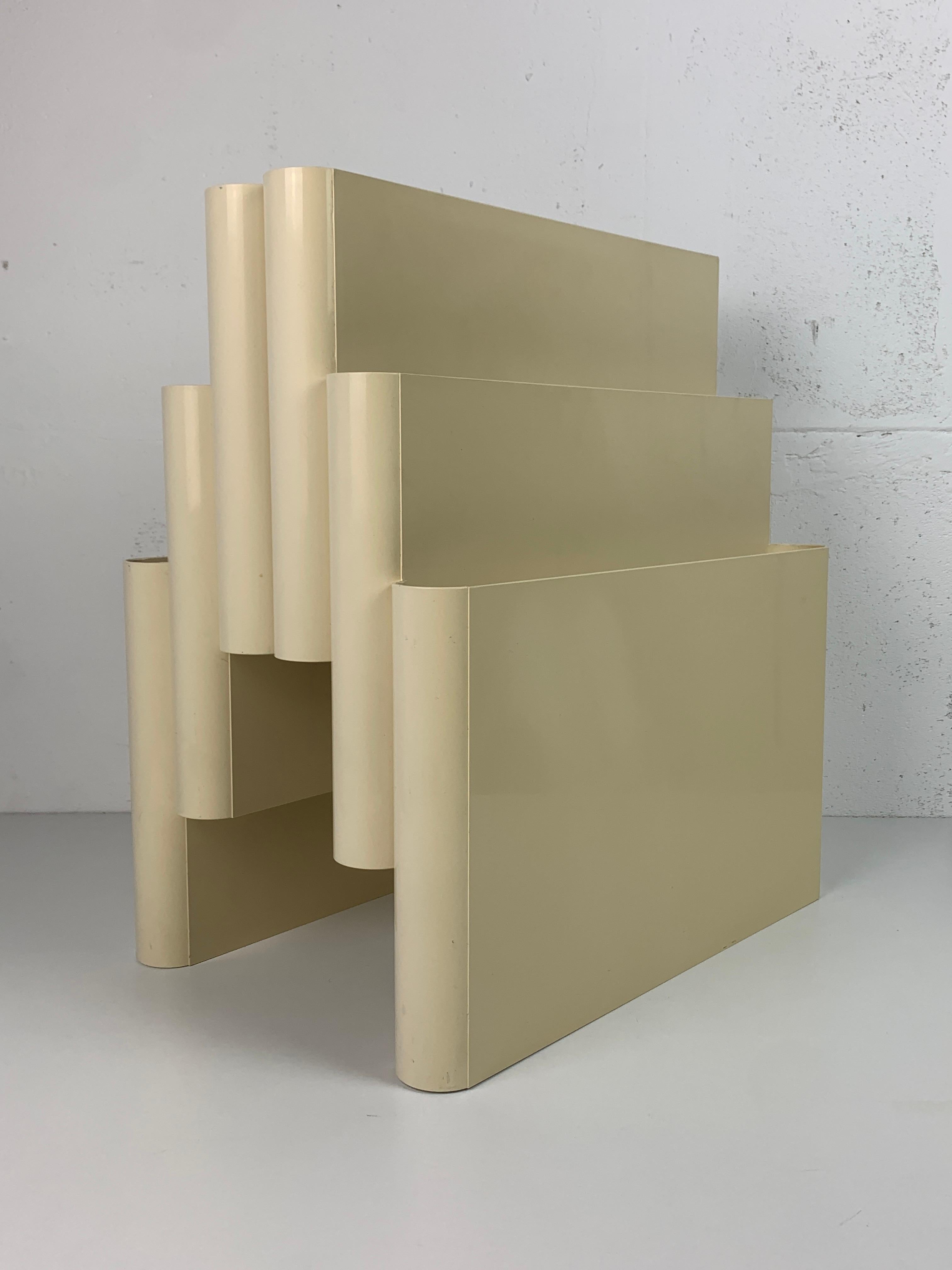Late 20th Century Beige off white Magazine Rack by Giotto Stoppino for Kartell, Italy, 1970s For Sale