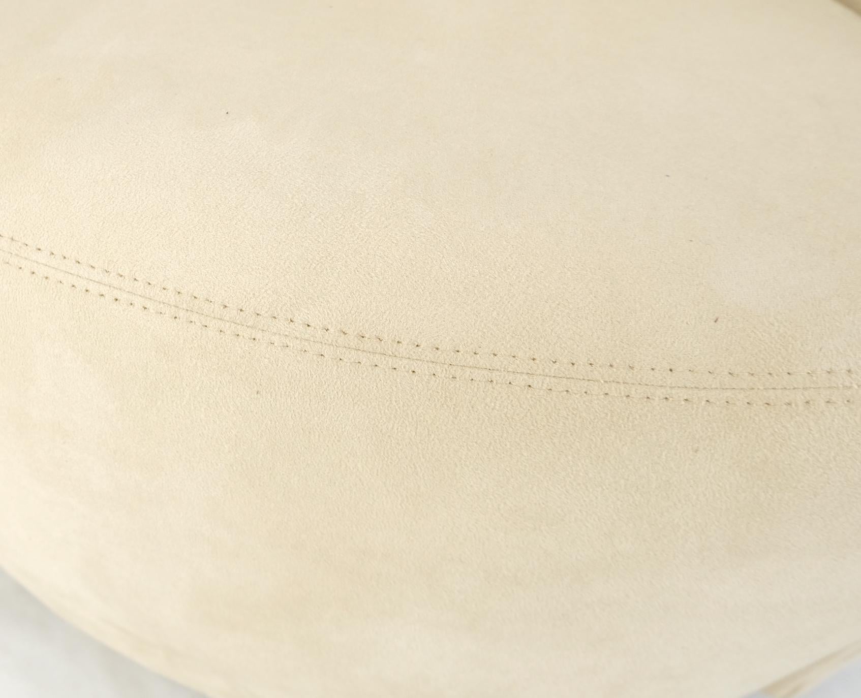 Schwenkbare Nautilus-Stühle aus Alcantara-Wildleder in Beige mit cremefarbenem Korkenziehermuster, Richtung MINT im Angebot 3